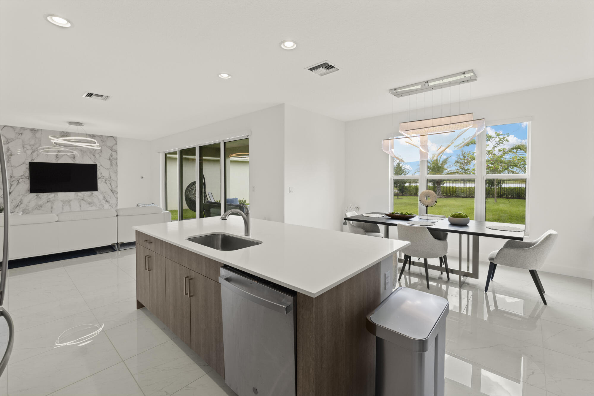 19486 Broad Shore Walk