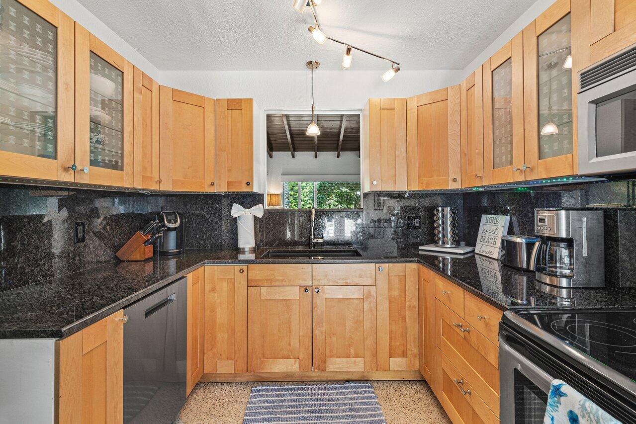 340 NE 7th Avenue
