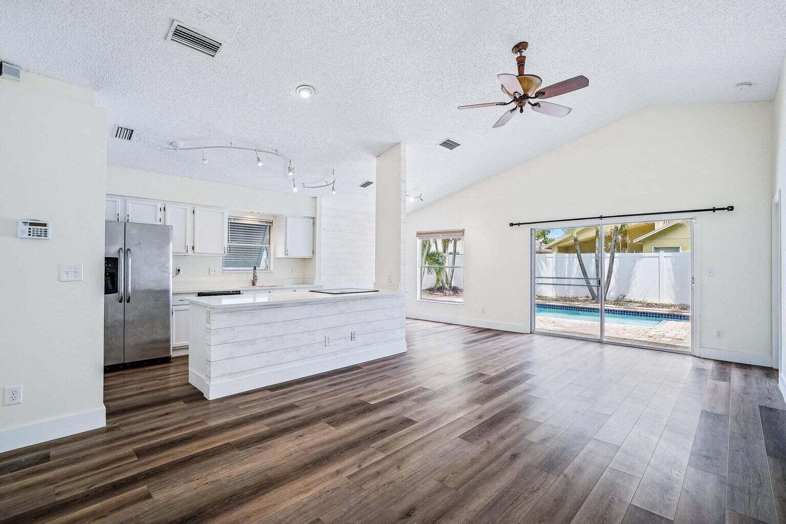 6321 Pompano Street