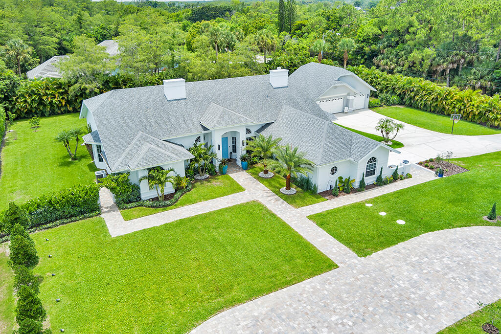 8852 154 Court N