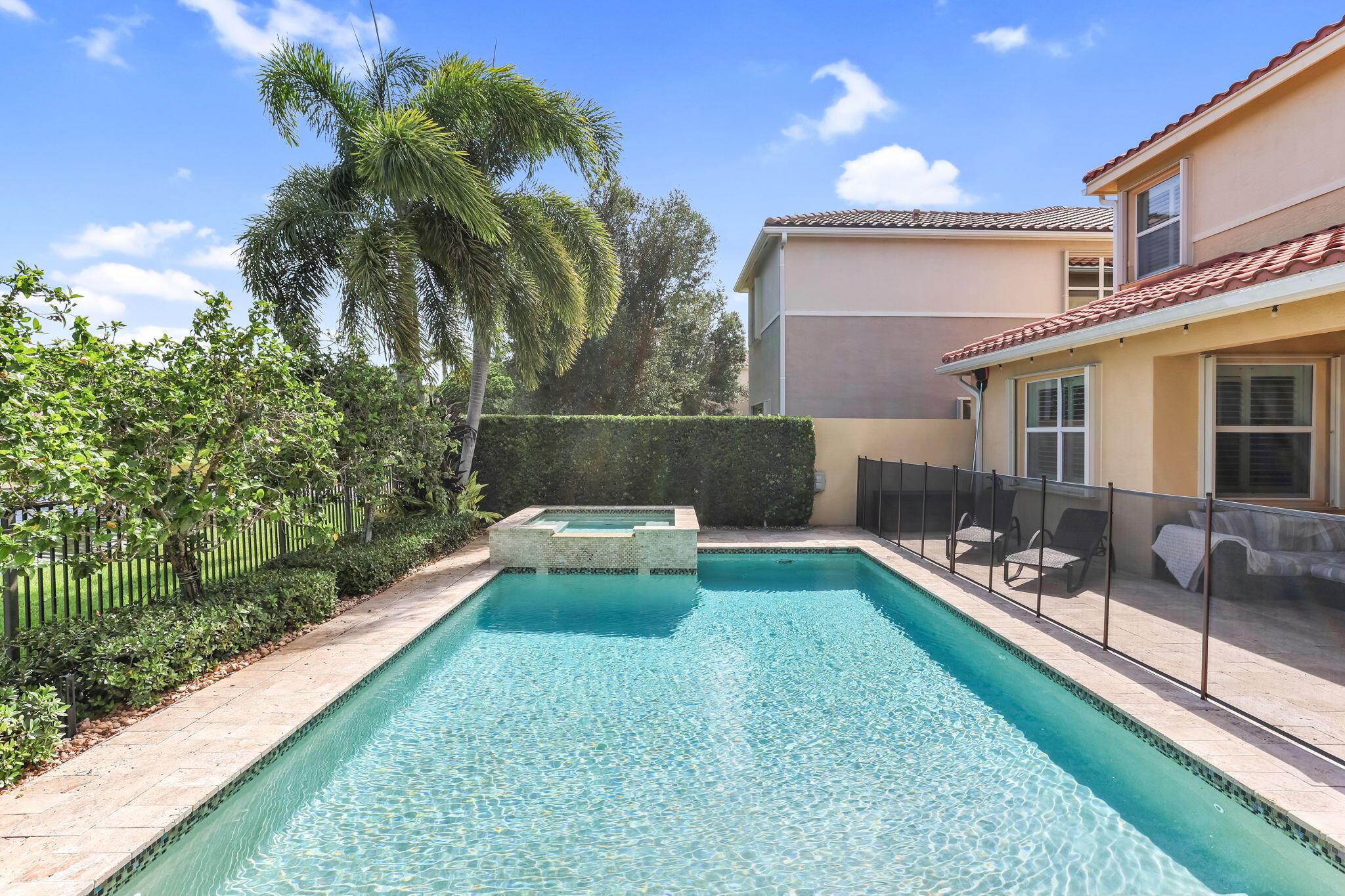 8489 Serena Creek Avenue