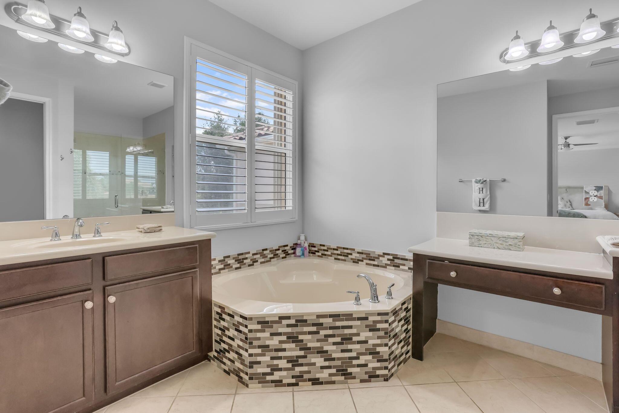 8489 Serena Creek Avenue