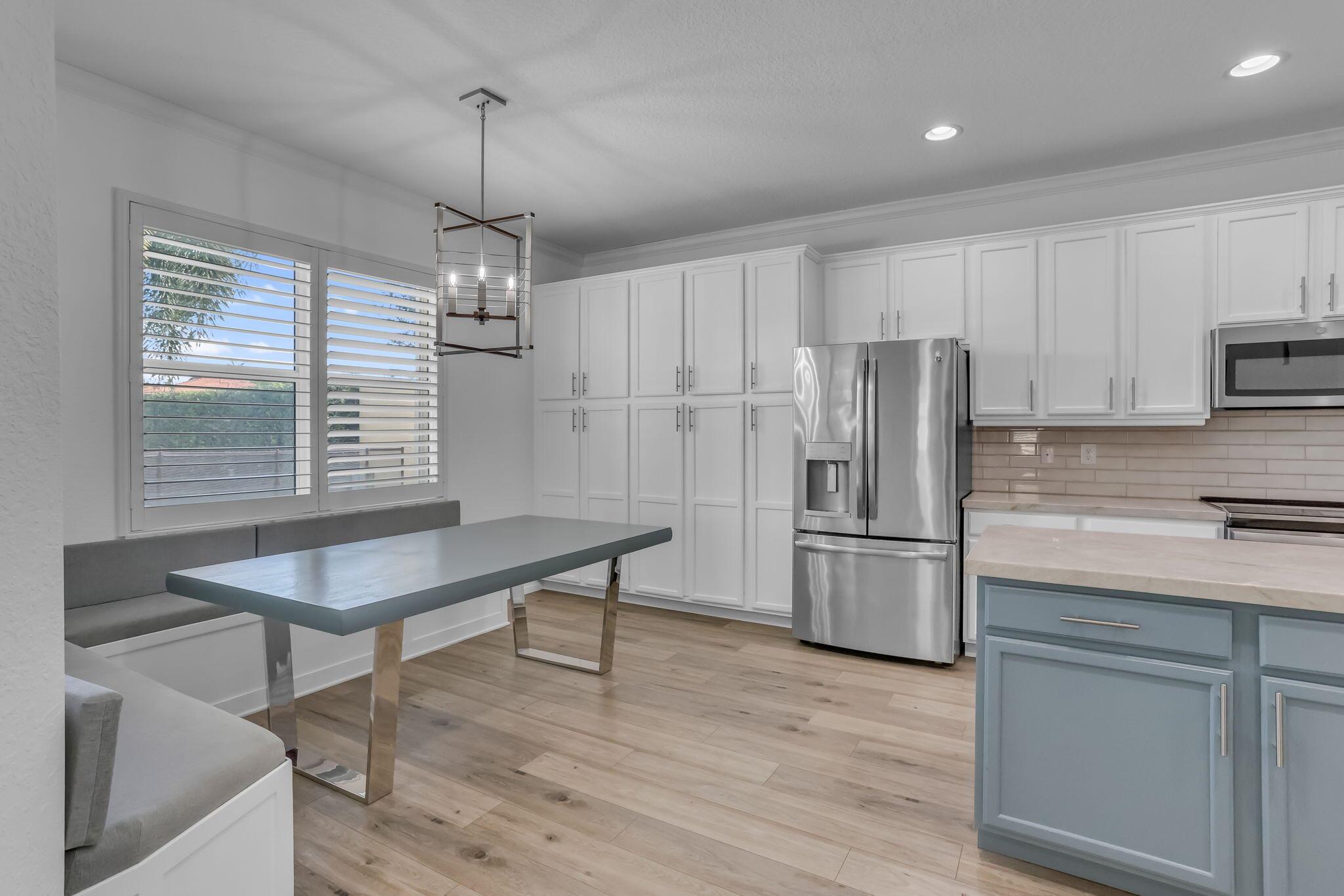 8489 Serena Creek Avenue