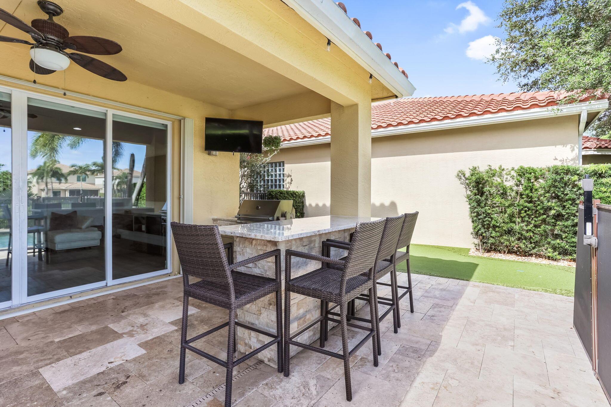 8489 Serena Creek Avenue