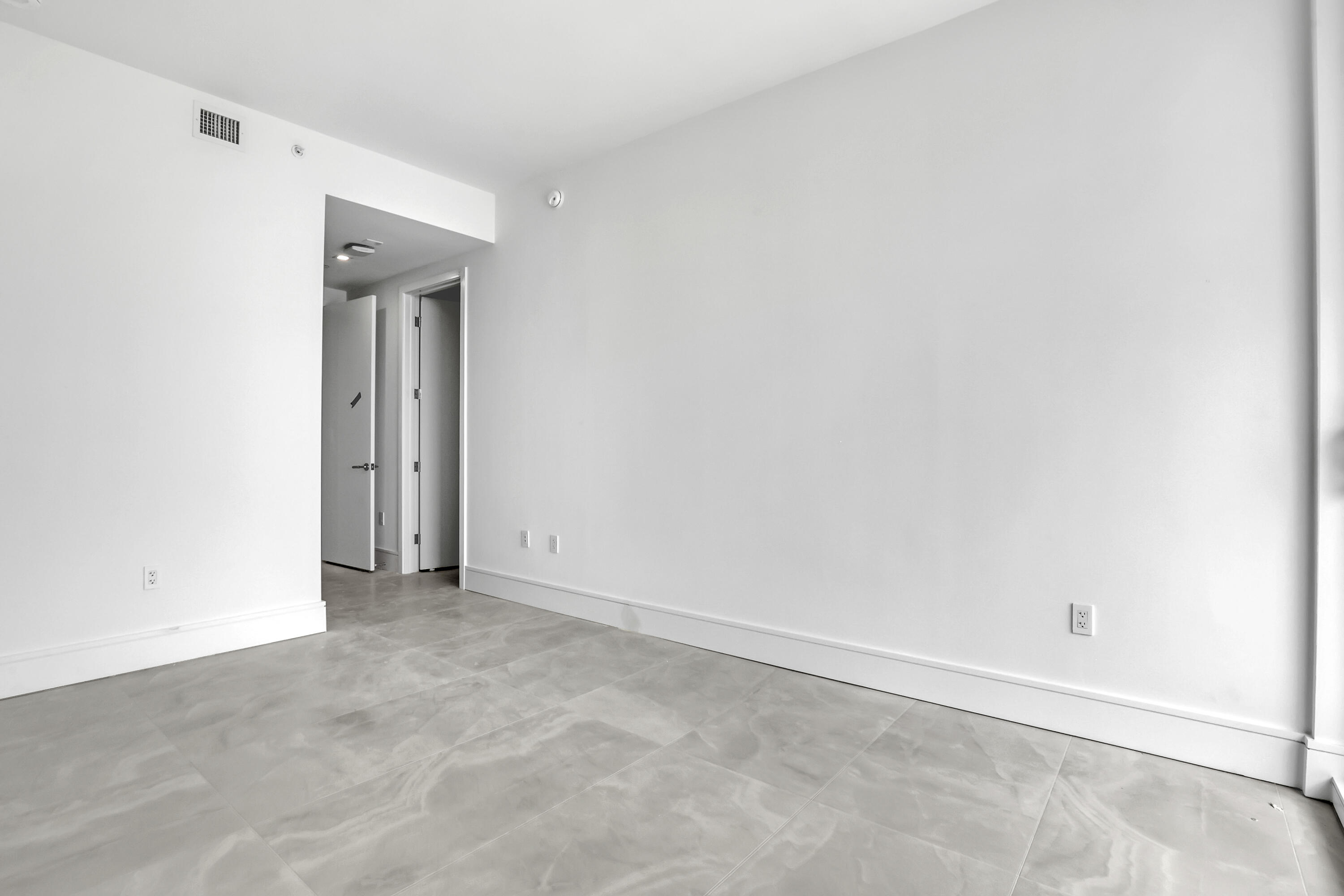 220 Lake Shore Drive N-2103