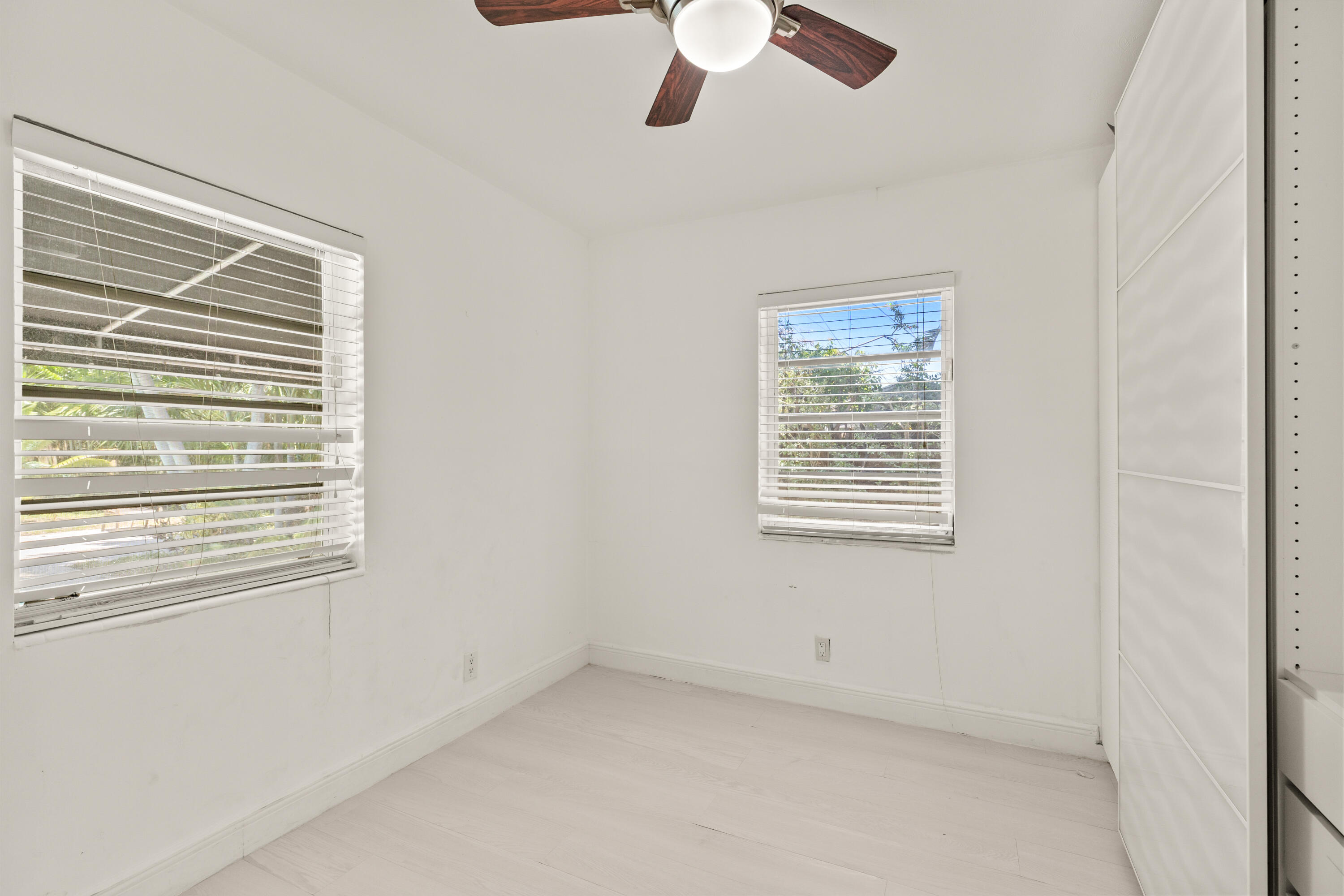 1637 N Victoria Park Road