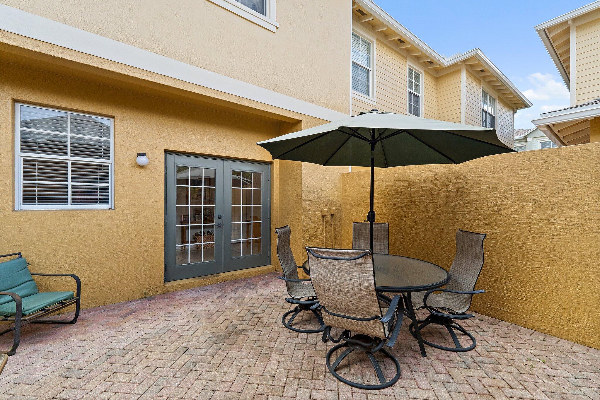 150 W Thatch Palm Circle