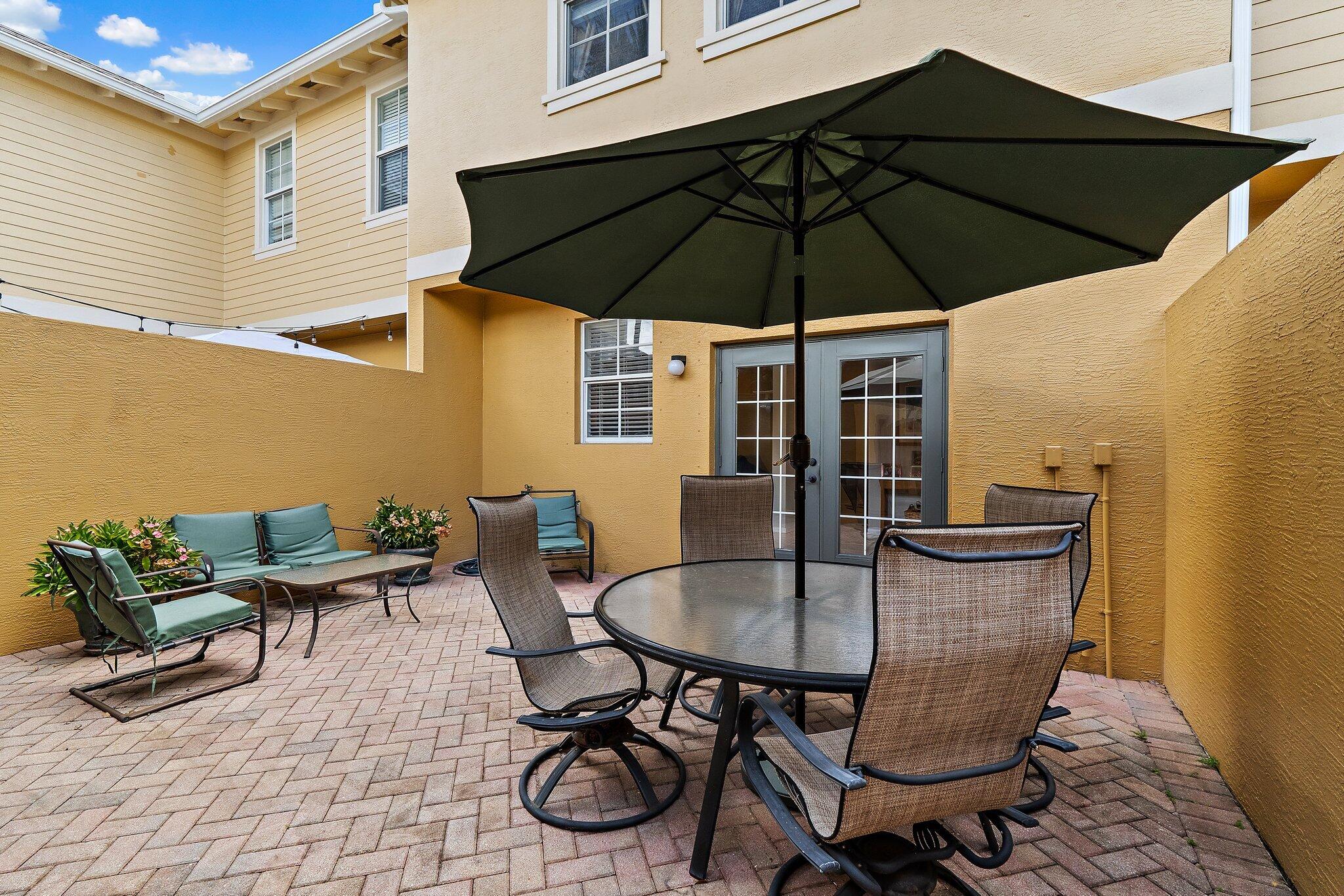 150 W Thatch Palm Circle