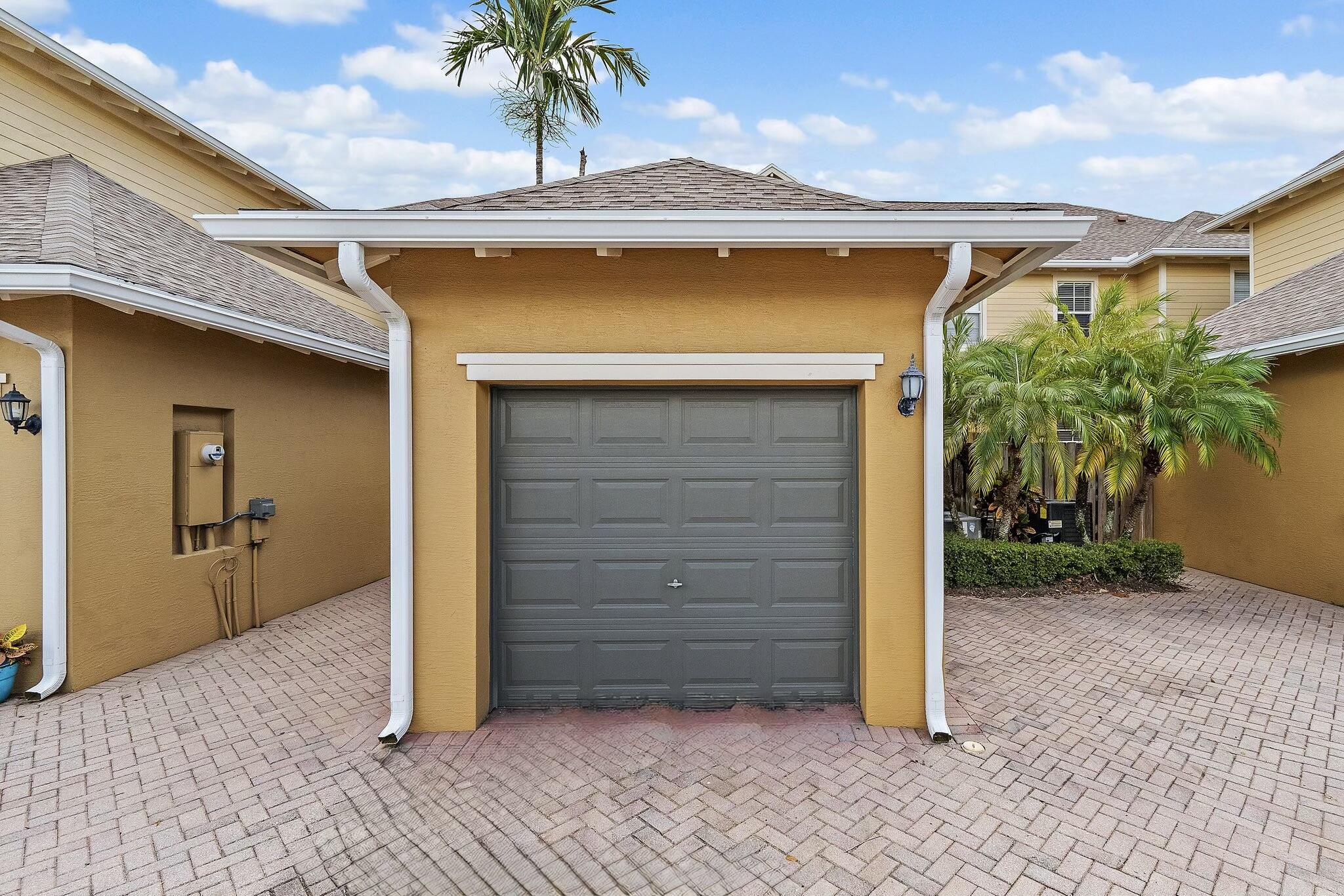 150 W Thatch Palm Circle