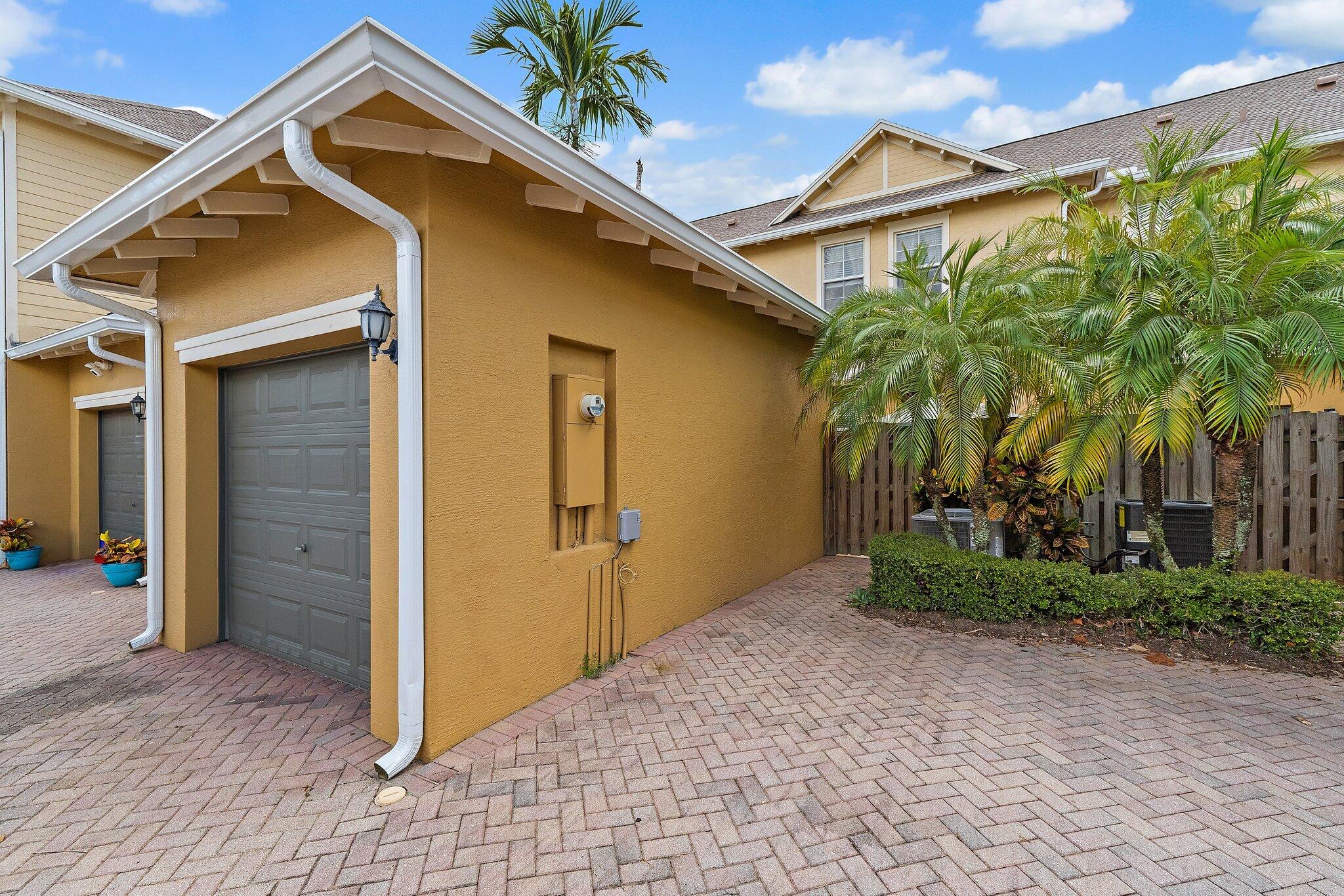 150 W Thatch Palm Circle