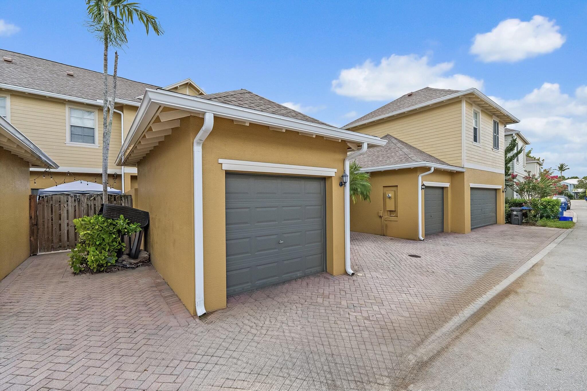 150 W Thatch Palm Circle