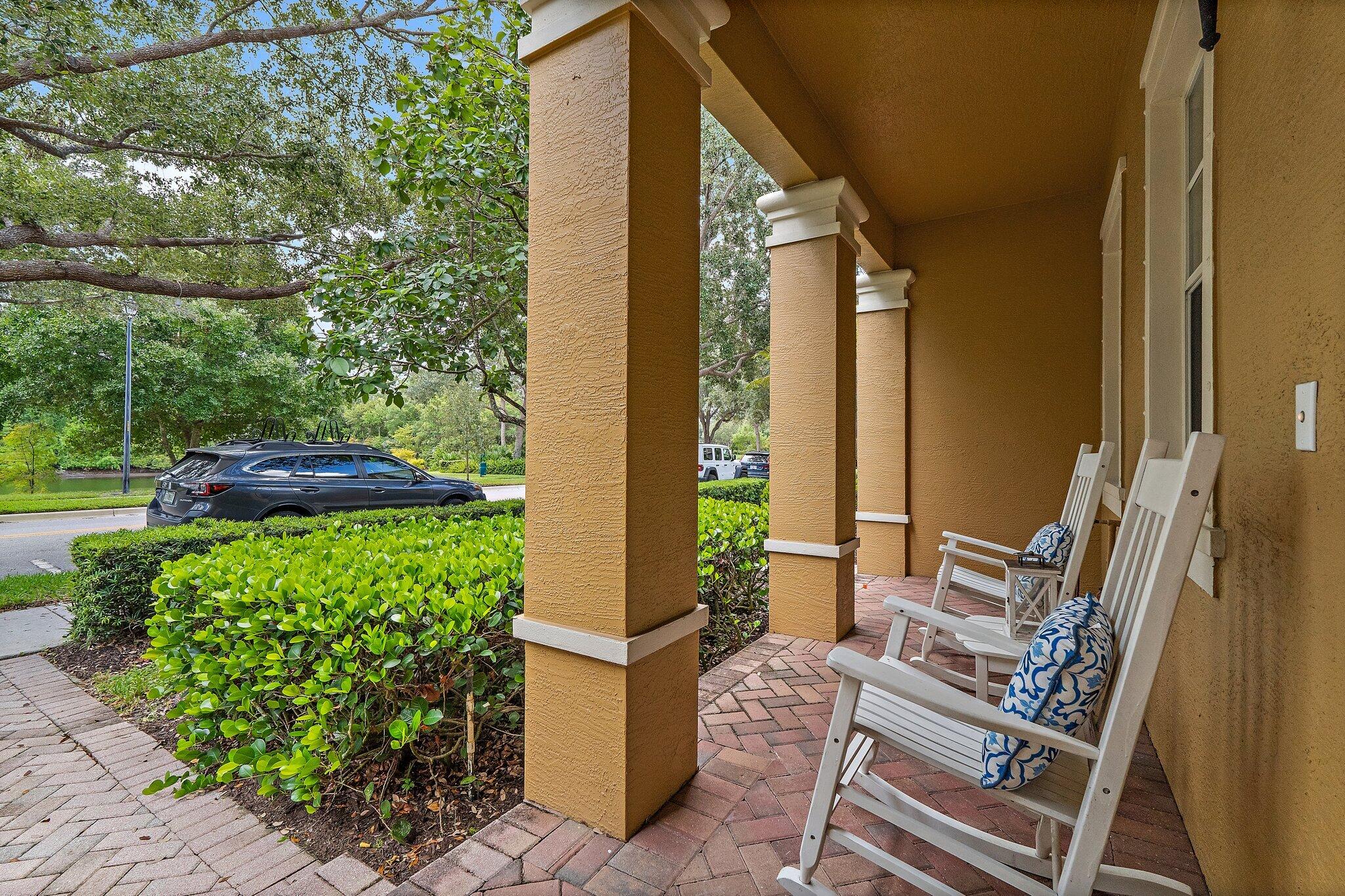 150 W Thatch Palm Circle