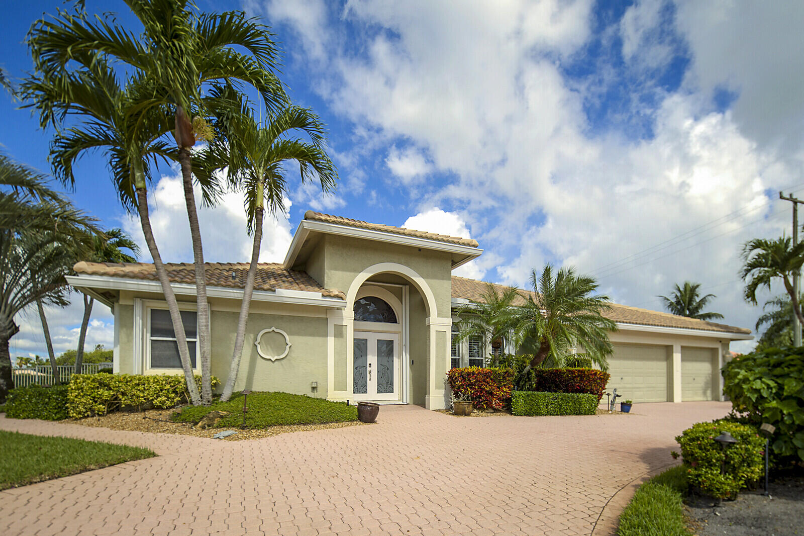 9525 Cross Creek Drive