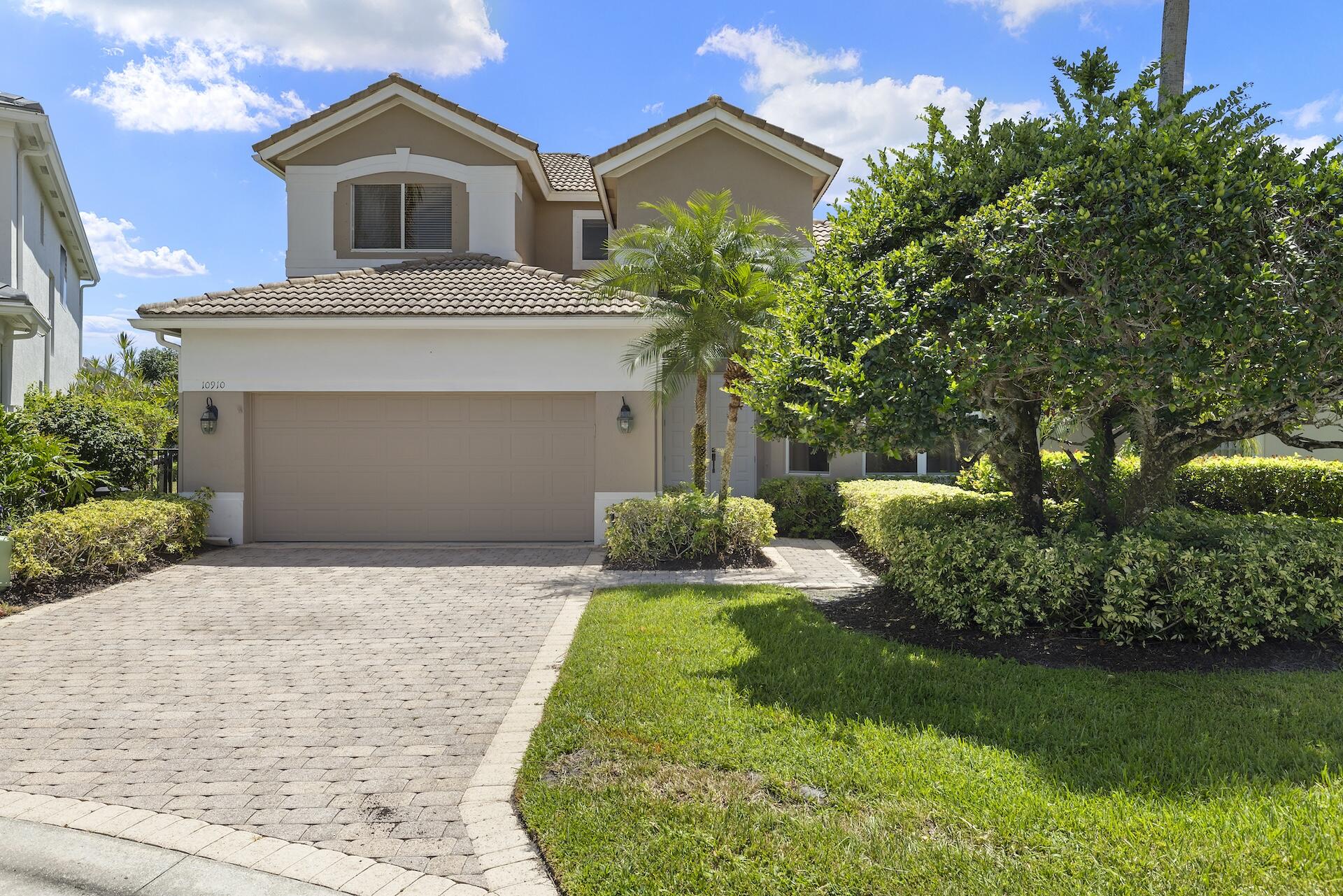 10910 Grande Boulevard W