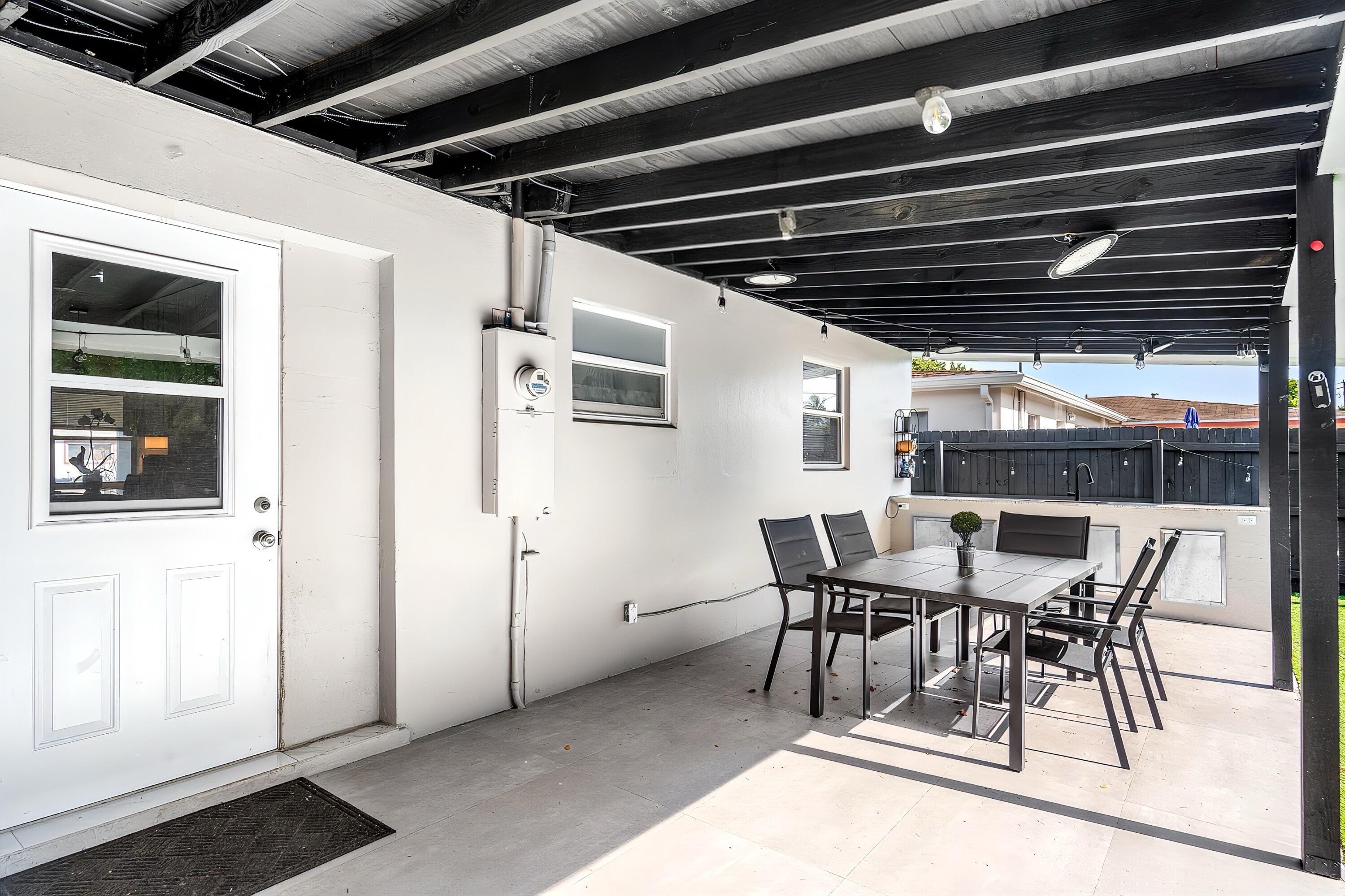 3837 NE 16th Terrace