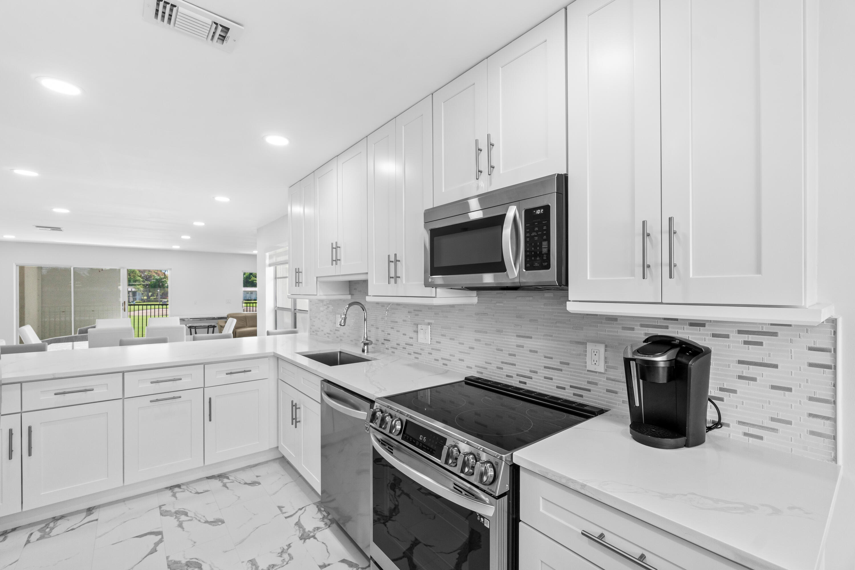 6 Stratford Drive E D