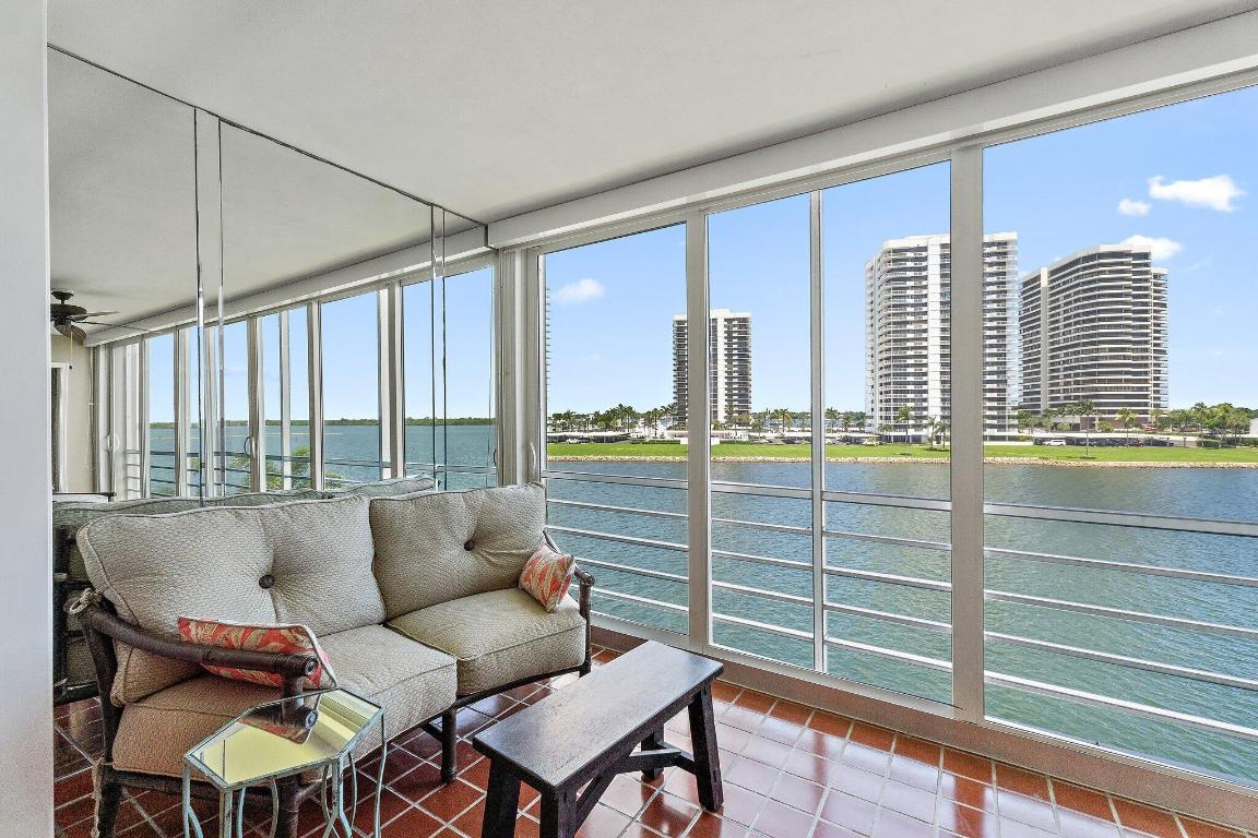 36 Yacht Club Drive 402