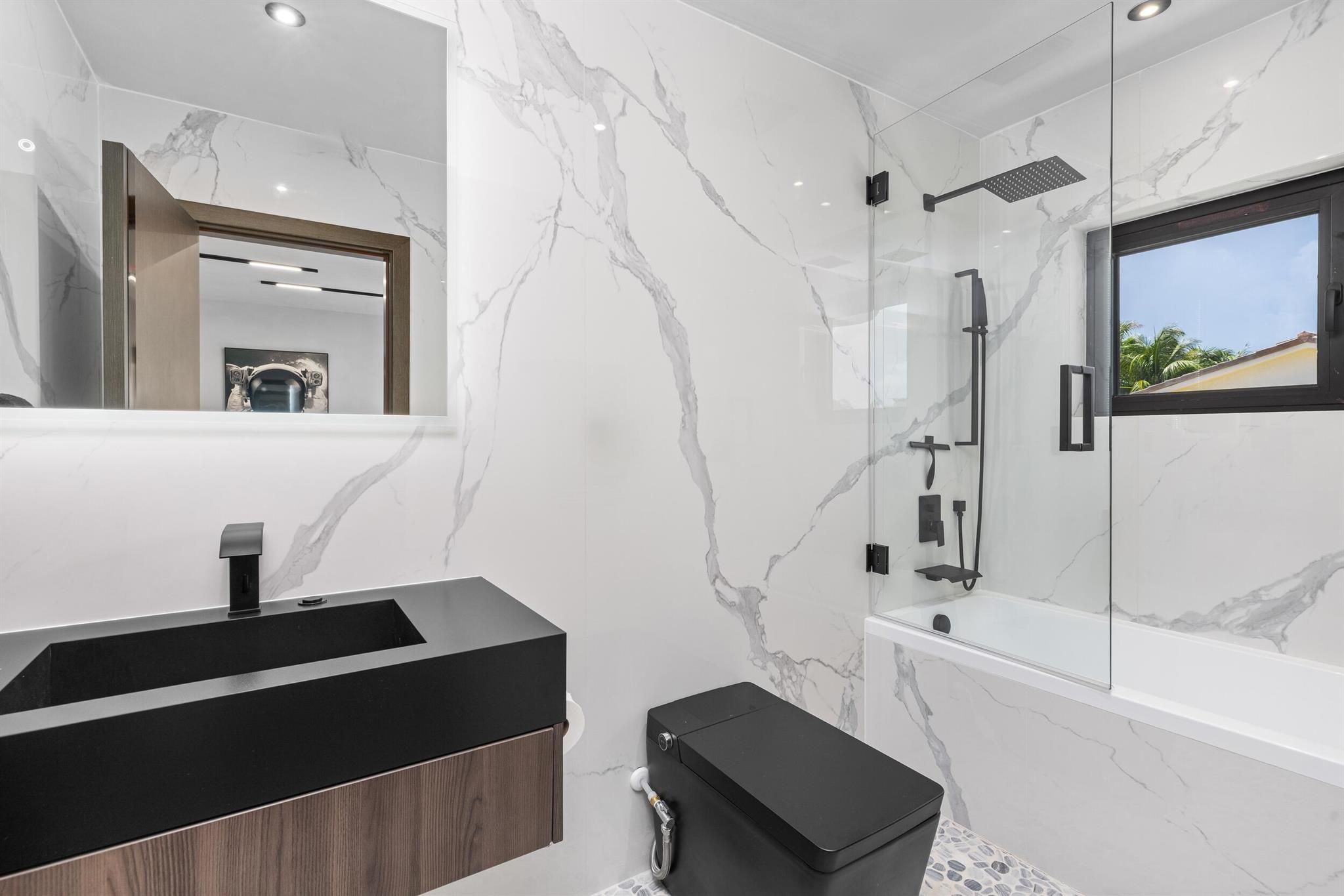 839 NE Bay Isle Drive