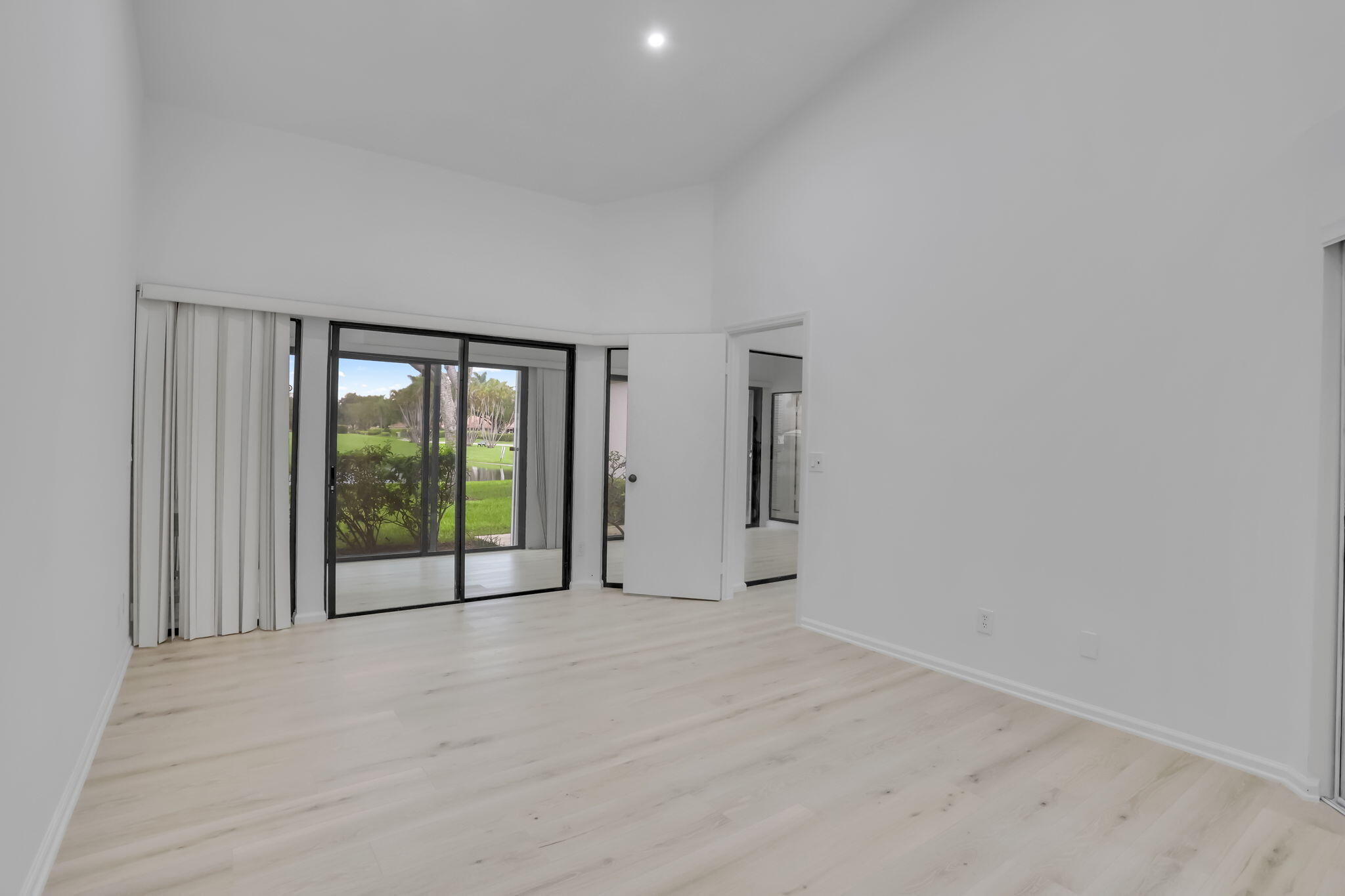 5958 Parkwalk Circle W