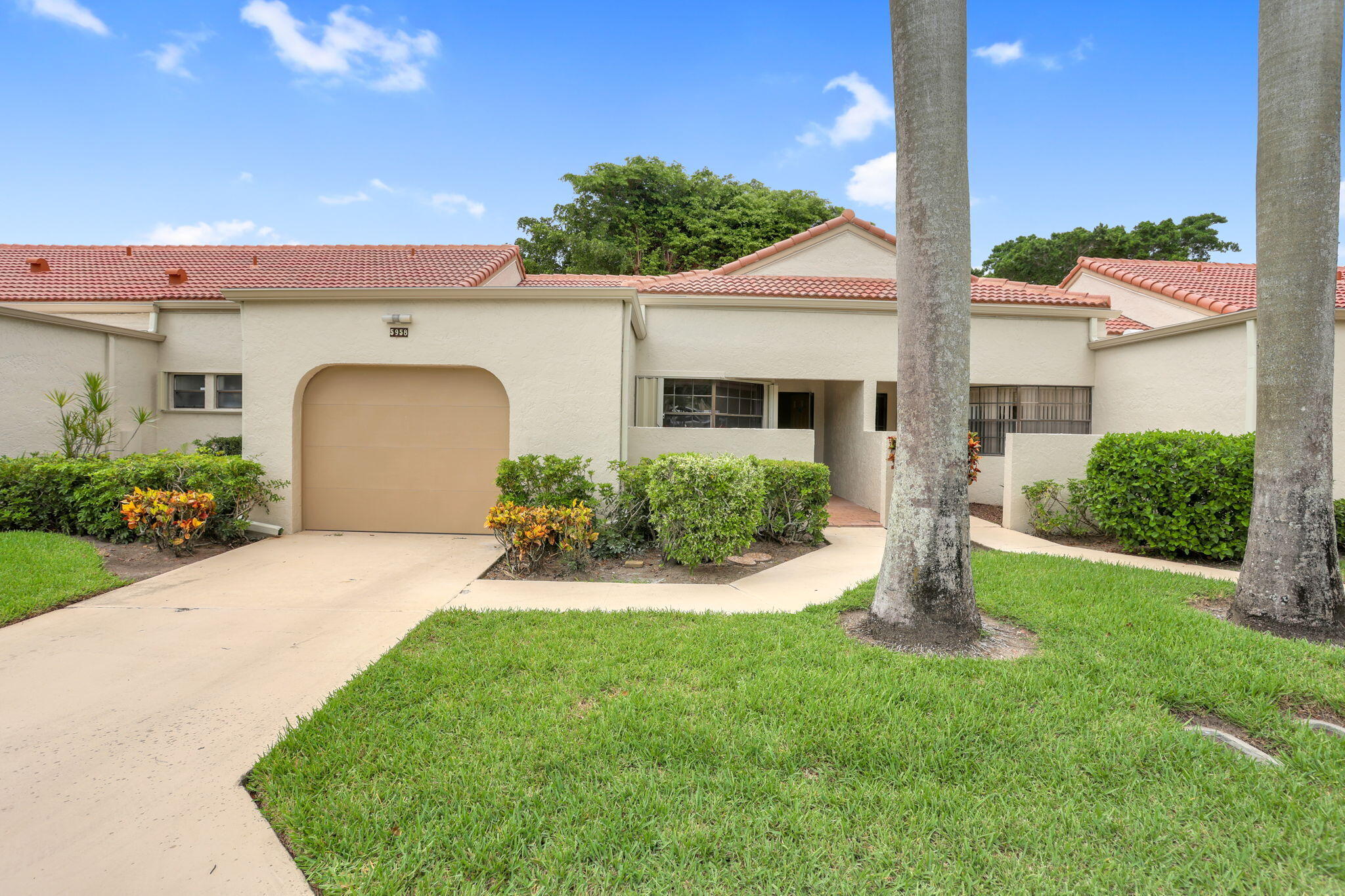 5958 Parkwalk Circle W