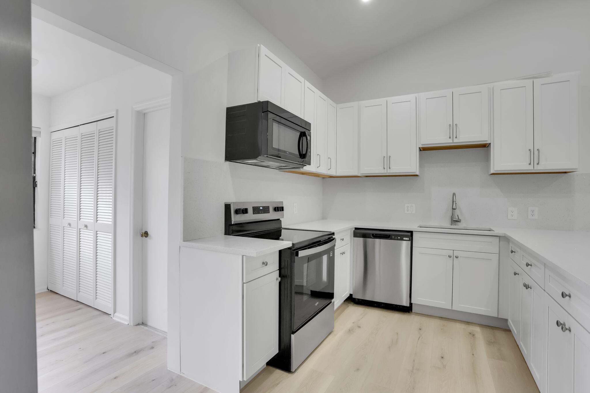 5958 Parkwalk Circle W