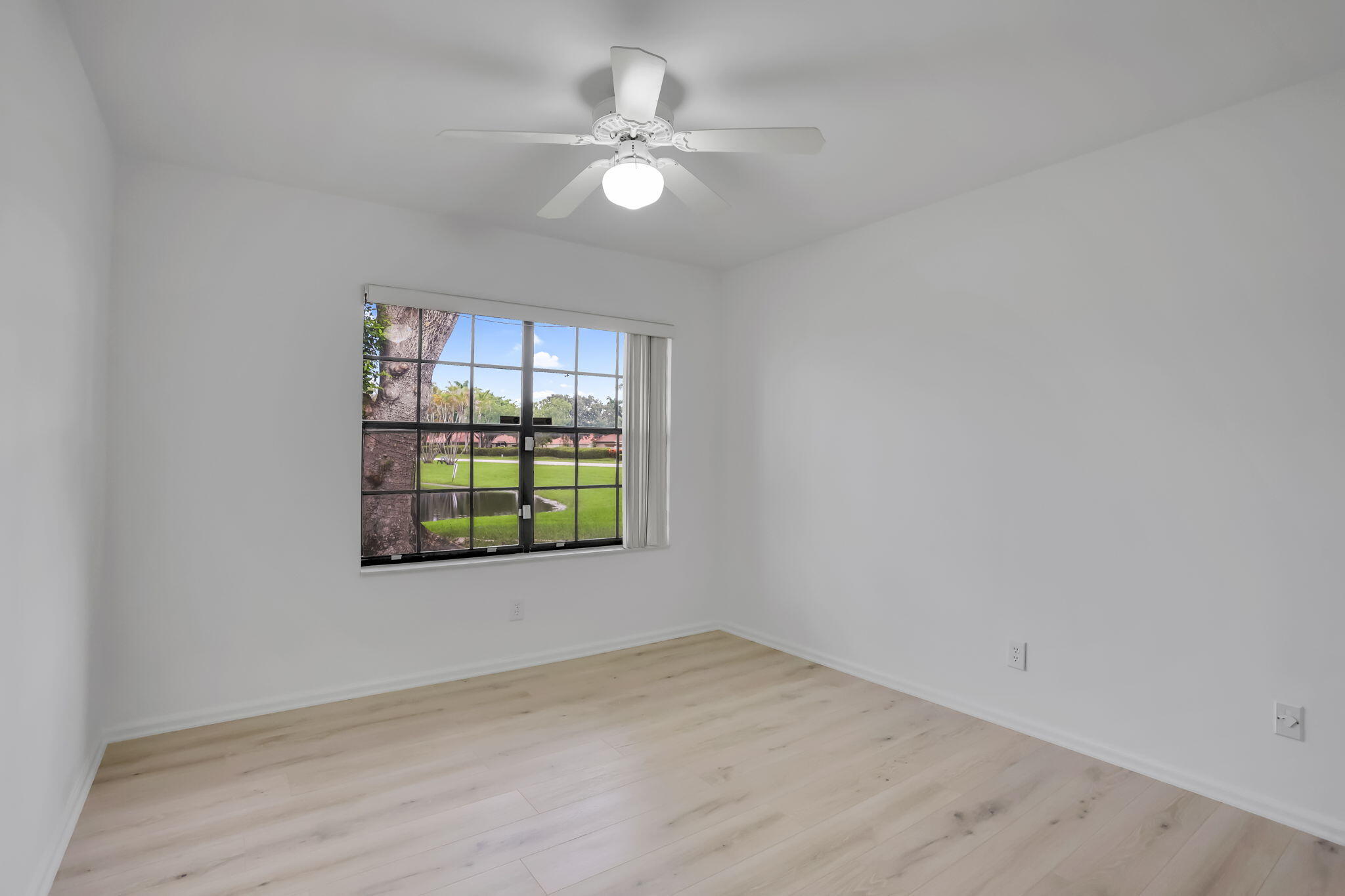 5958 Parkwalk Circle W