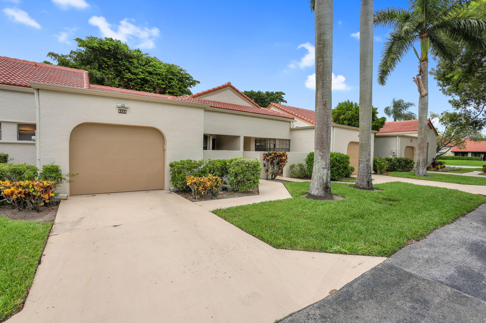 5958 Parkwalk Circle W