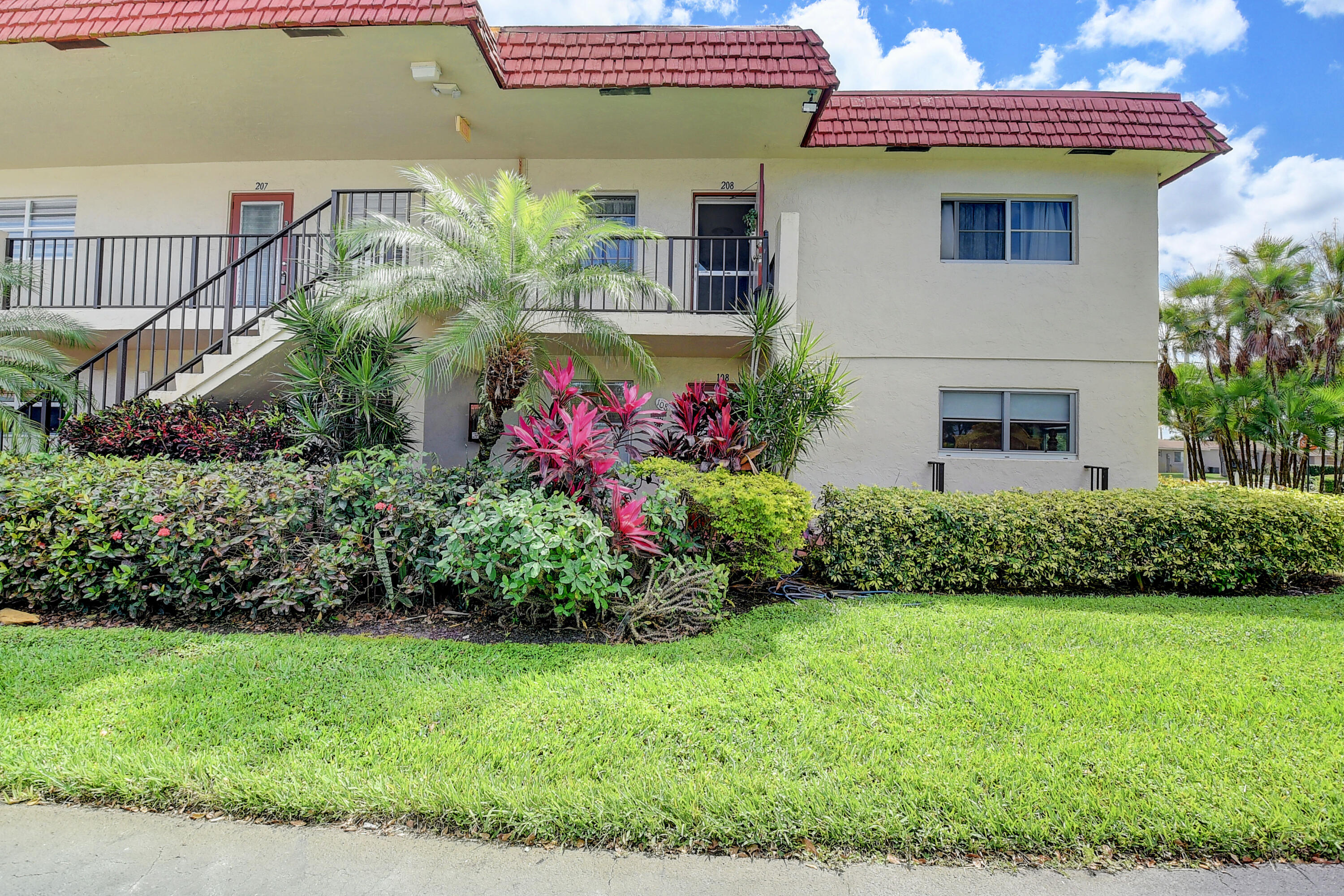 5 Abbey Lane 108