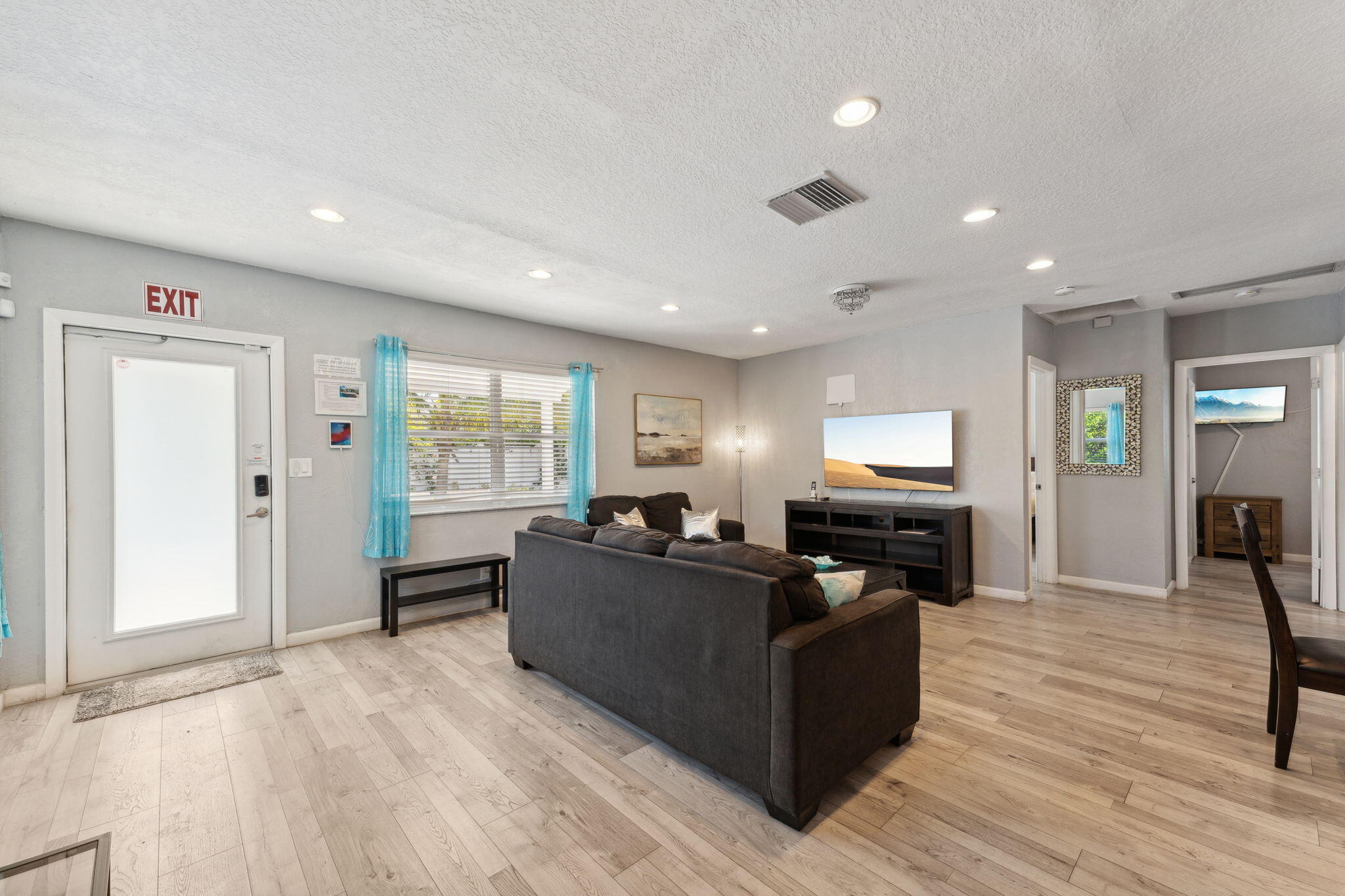 1631 N Andrews Square