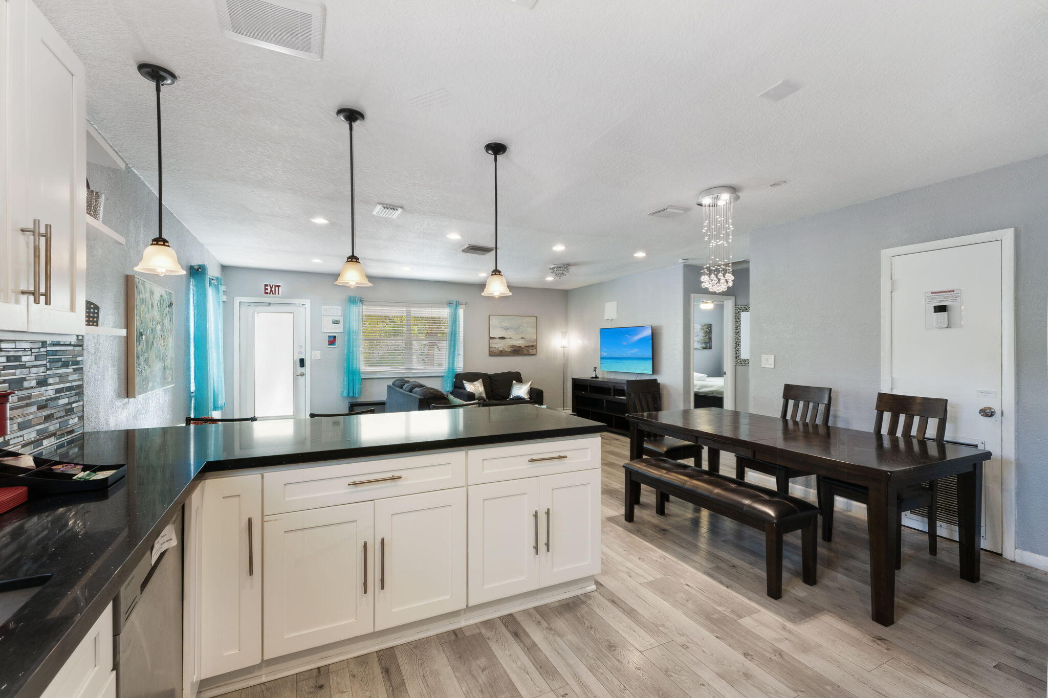 1631 N Andrews Square