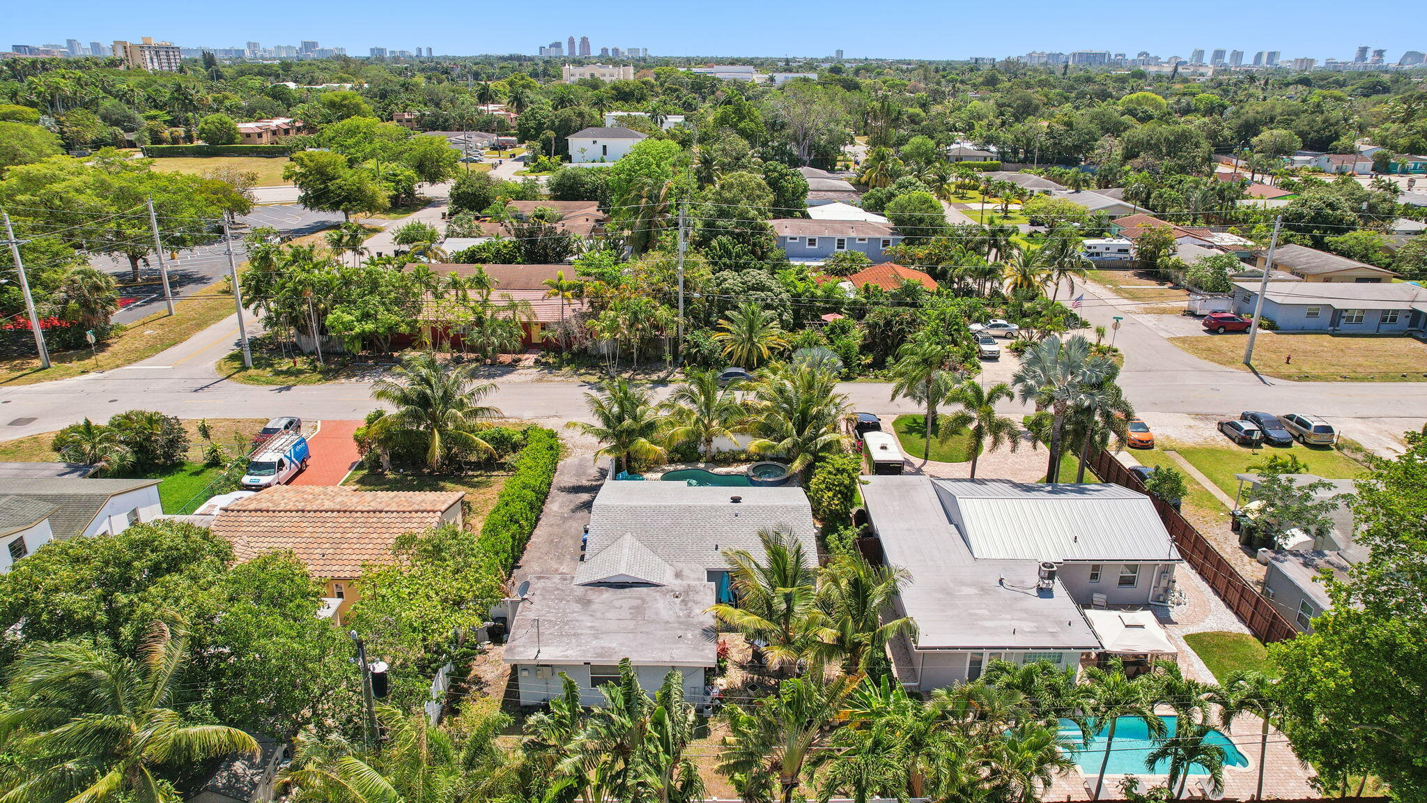 1631 N Andrews Square