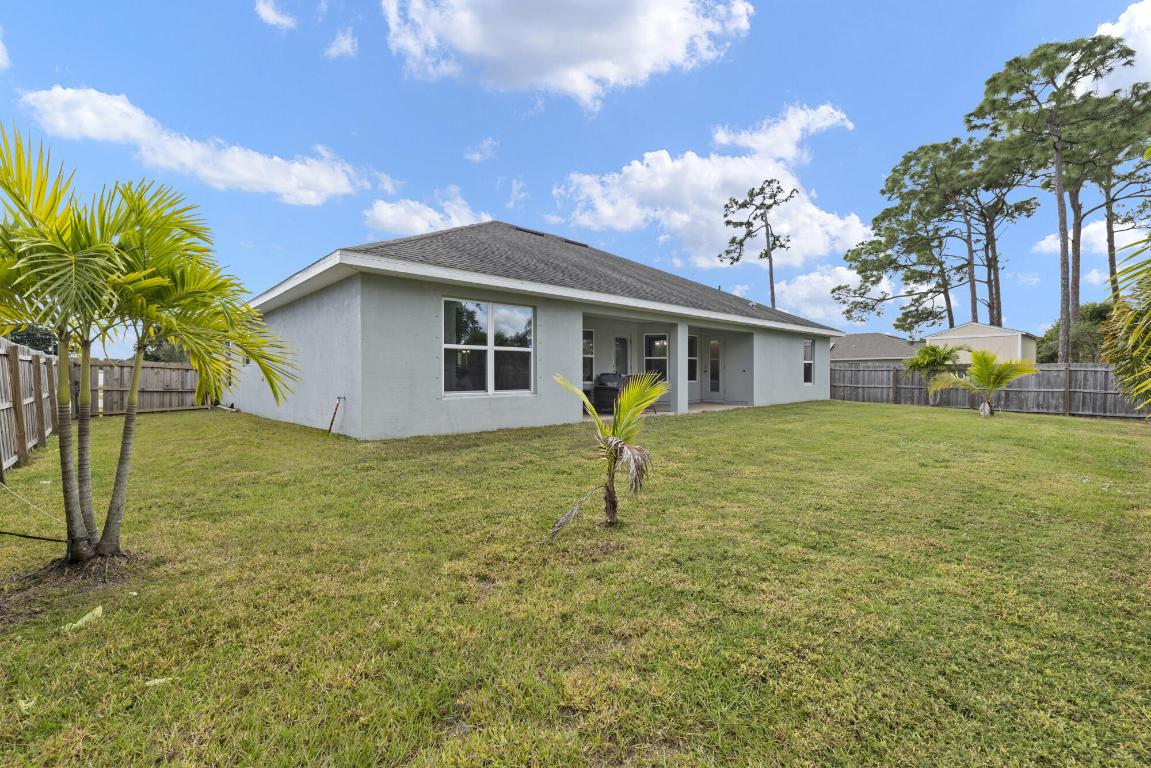 137 SW Pisces Terrace