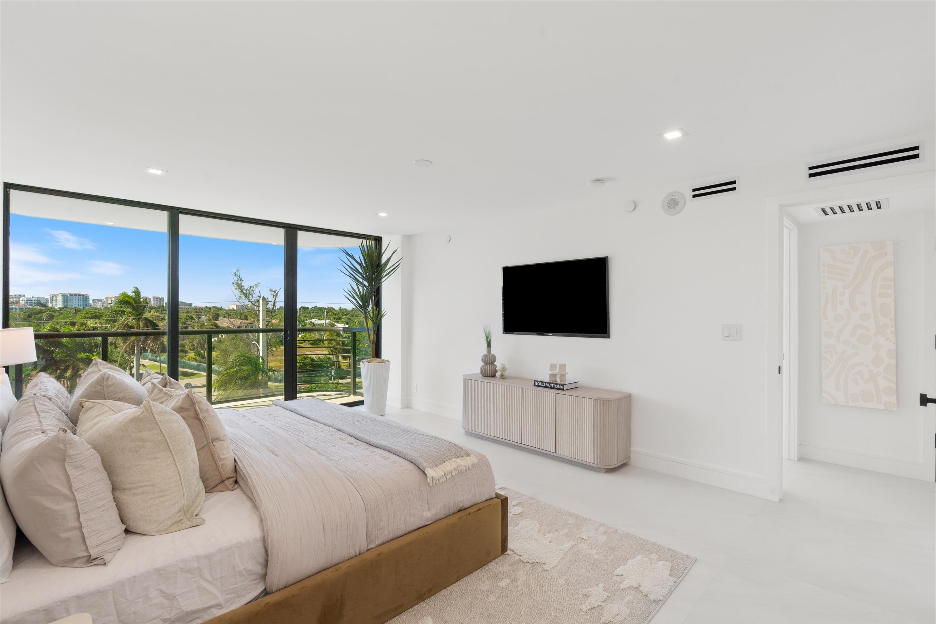 250 S. Ocean Blvd. 3e & 3f