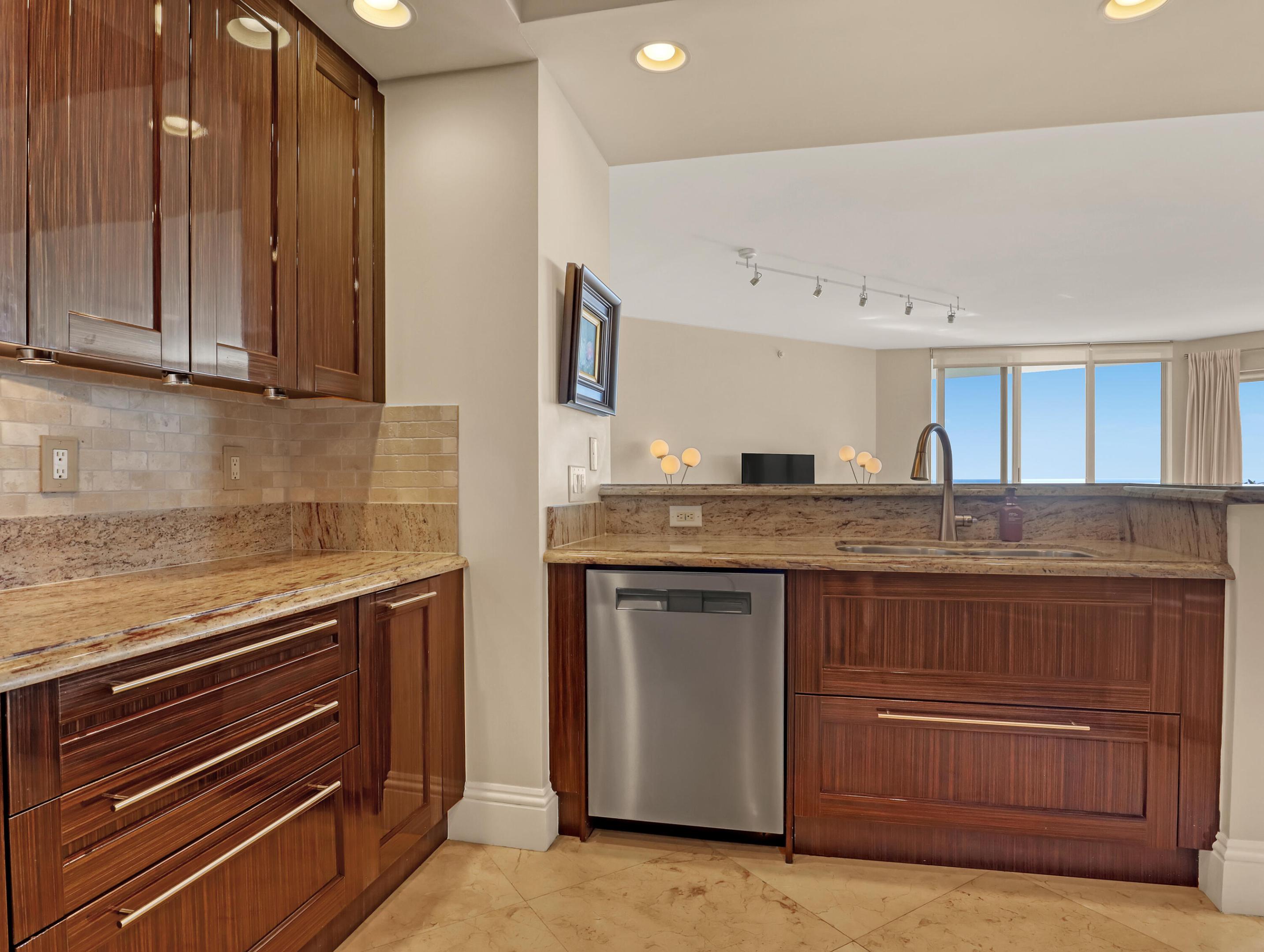 2700 N Ocean Drive 2105b