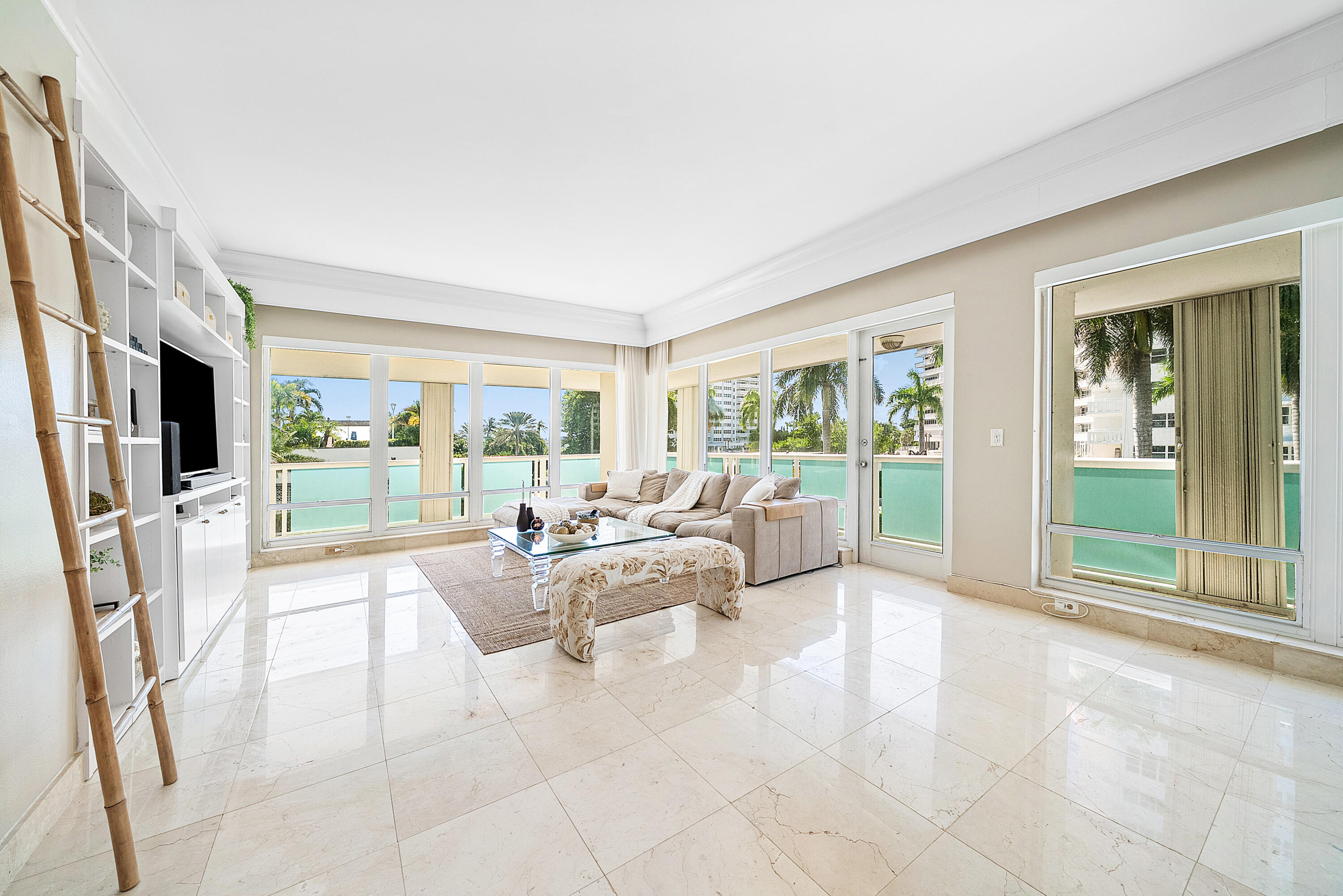 2100 S Ocean Lane 101