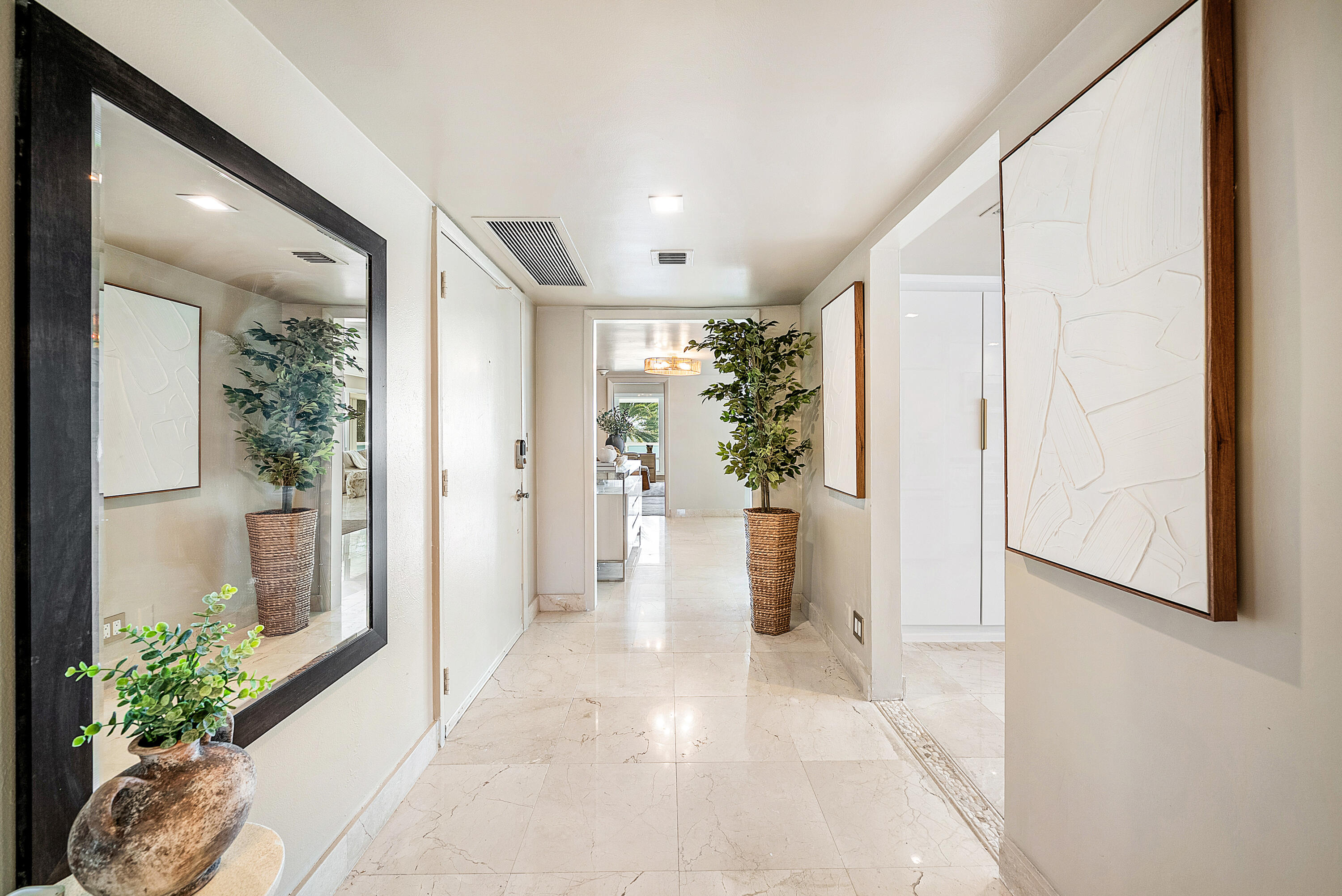 2100 S Ocean Lane 101