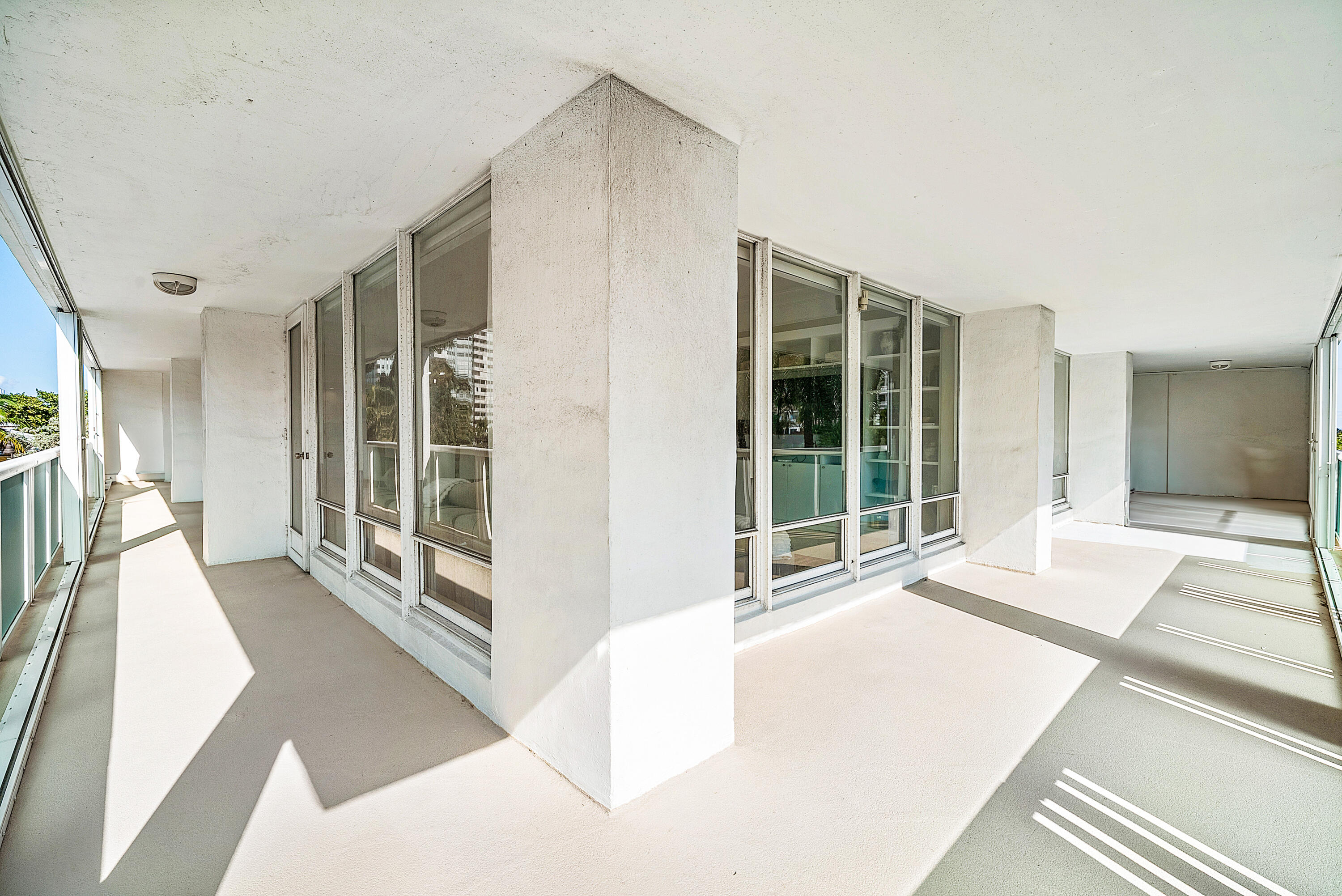 2100 S Ocean Lane 101