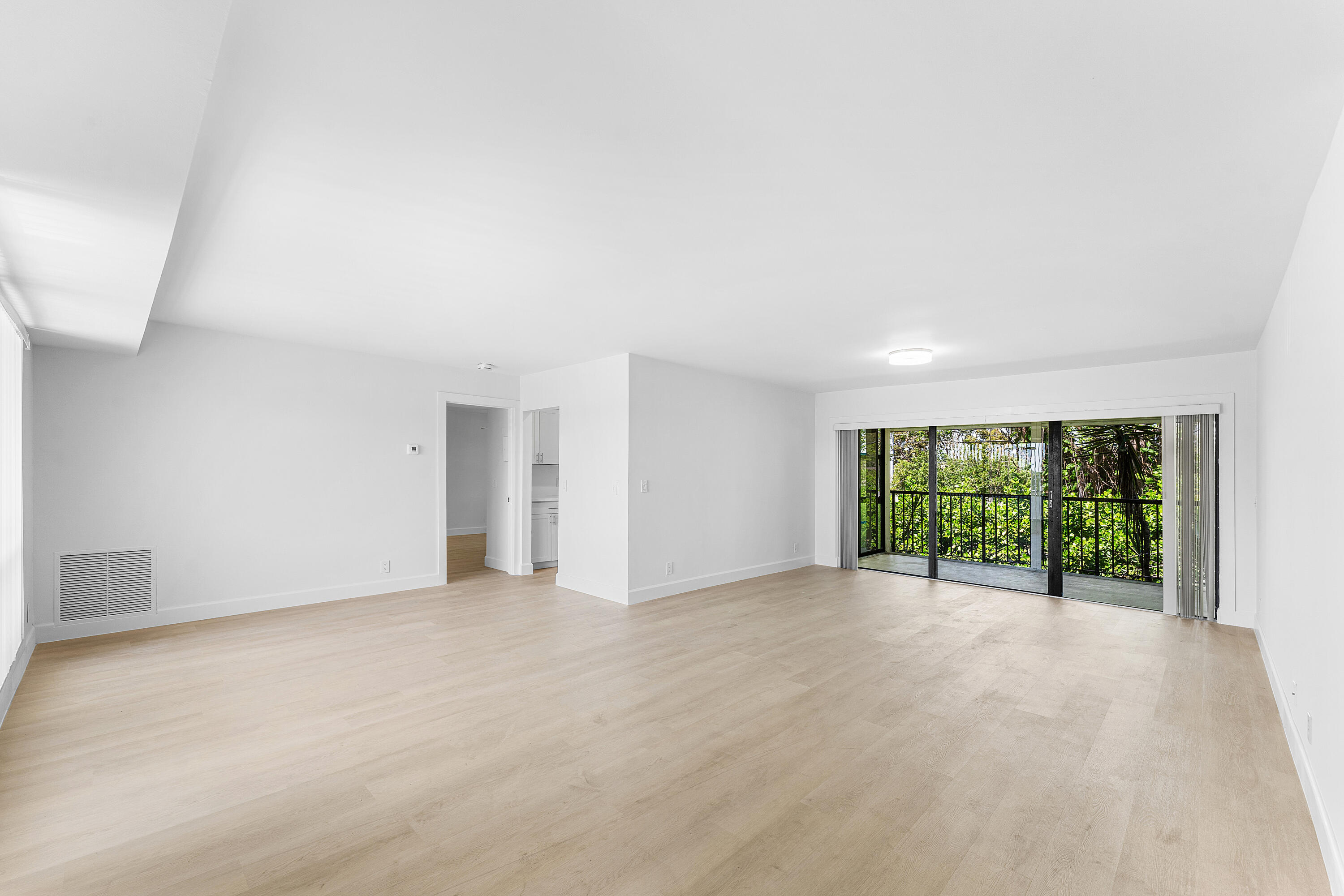 1040 Homewood Boulevard L202