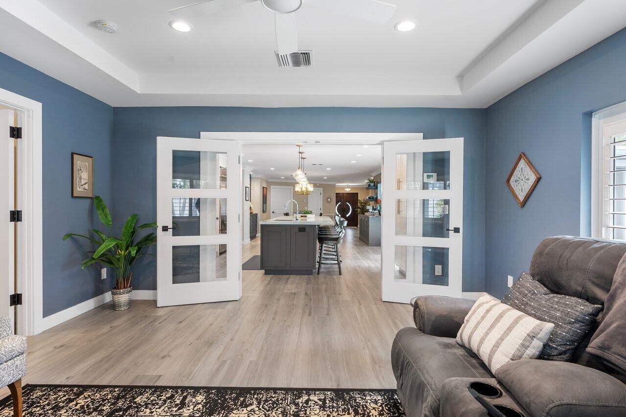 1701 Cocoanut Road