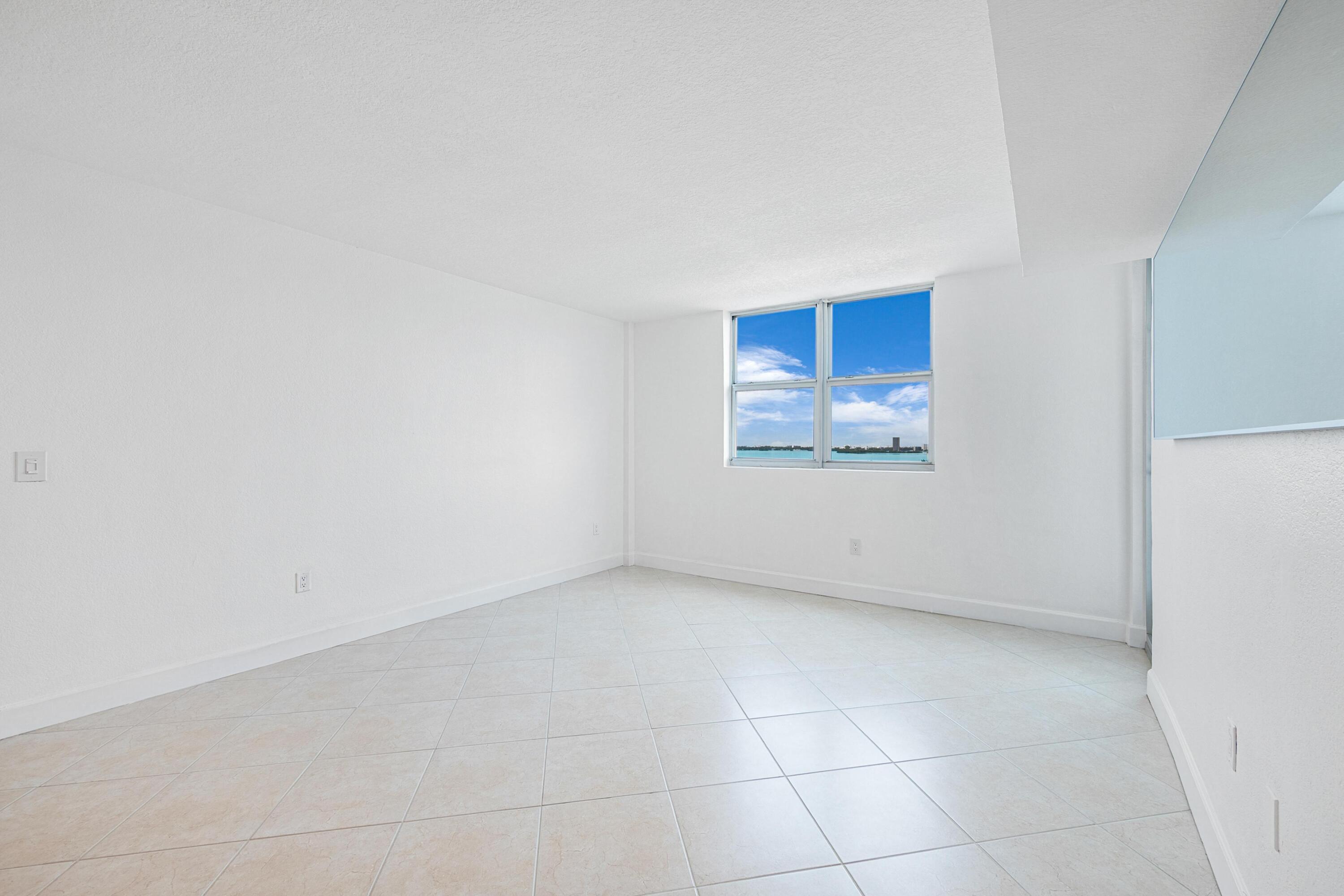 7501 E Treasure Drive 8n