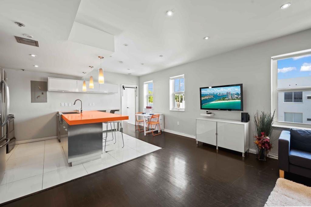 802 Euclid Avenue 303