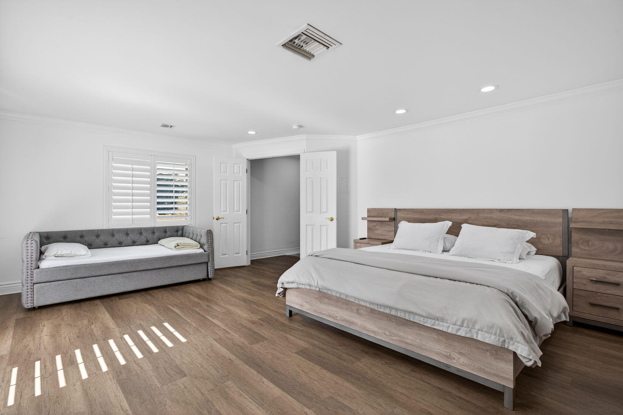 736 NE 34th Court, Oakland Park