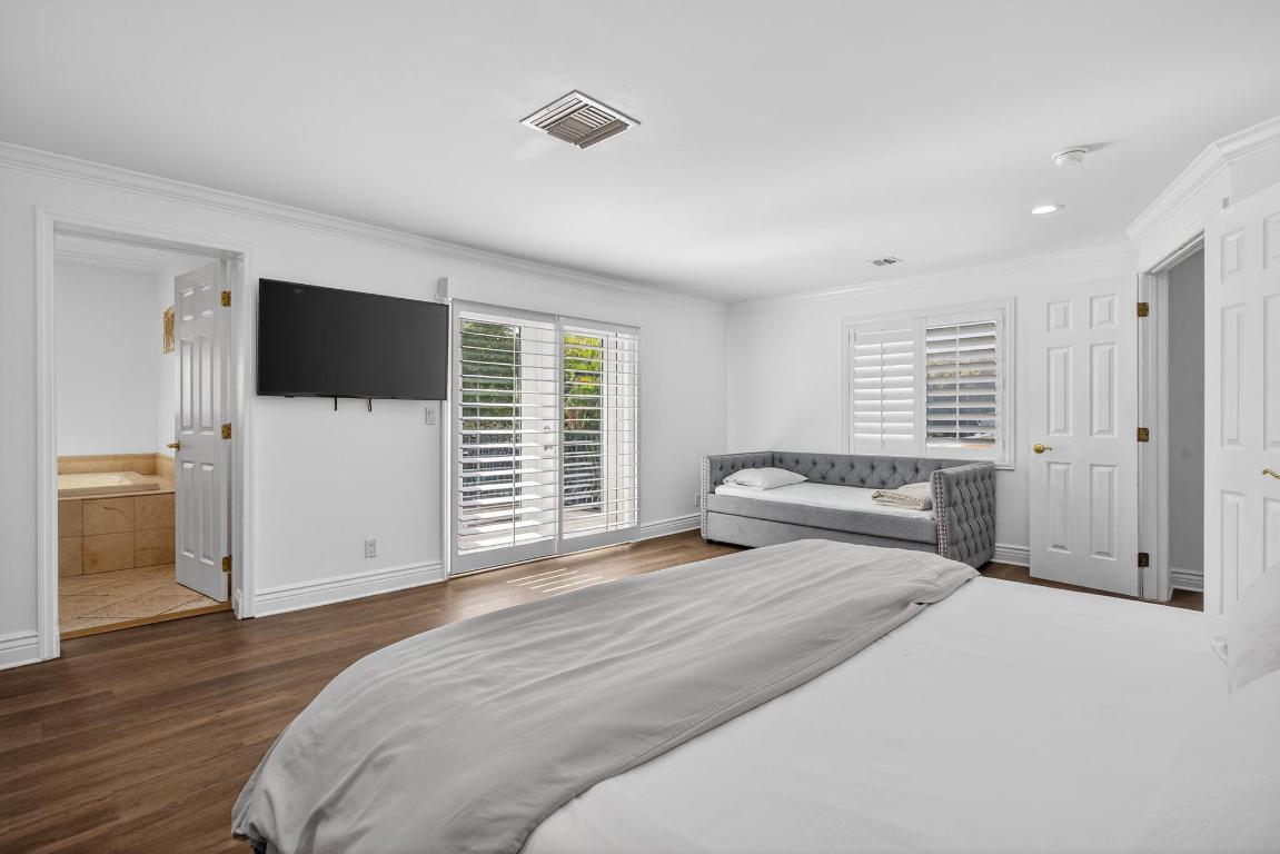 736 NE 34th Court, Oakland Park