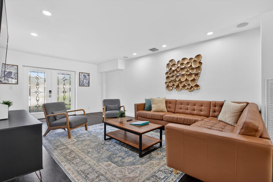 736 NE 34th Court, Oakland Park