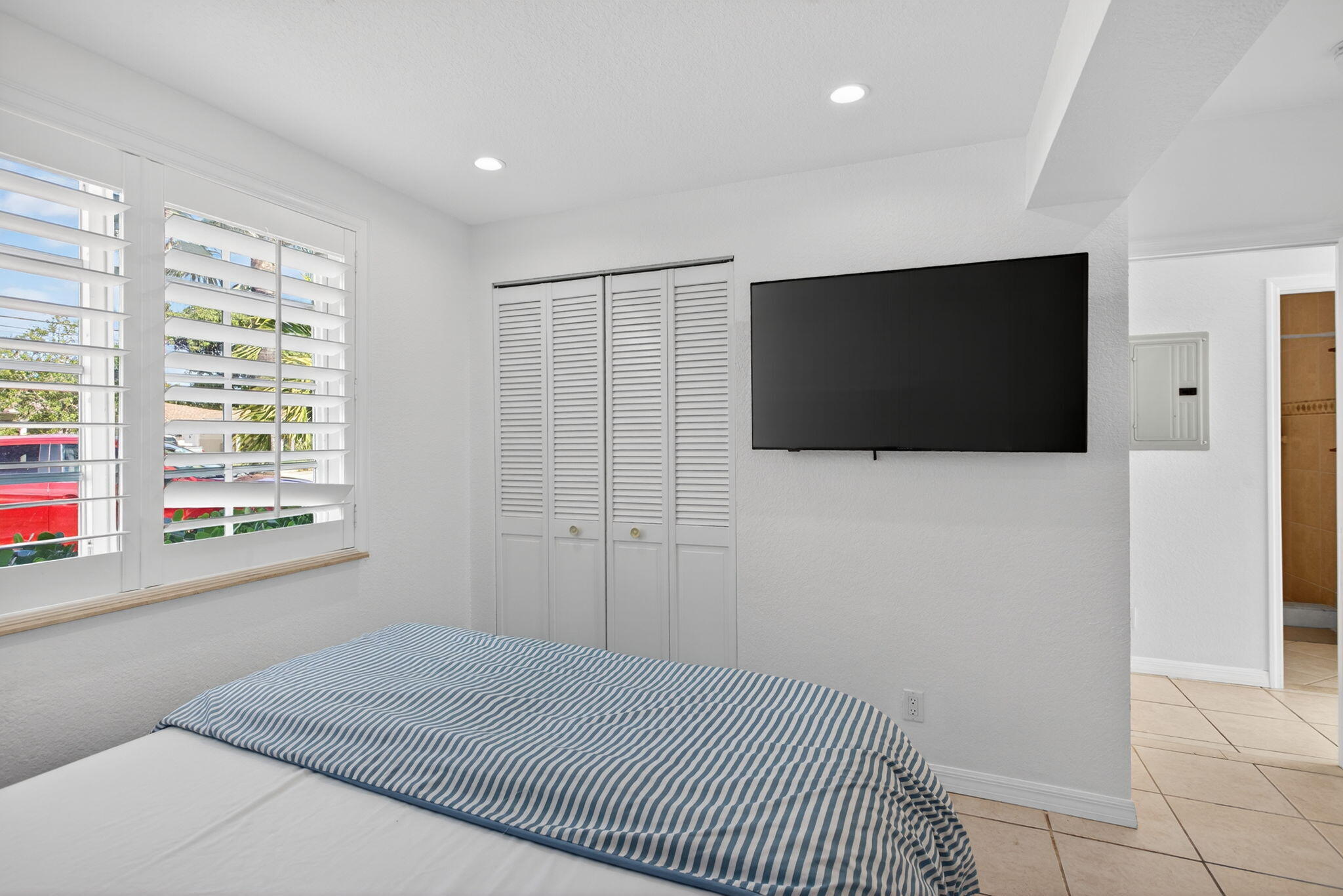 736 NE 34th Court, Oakland Park