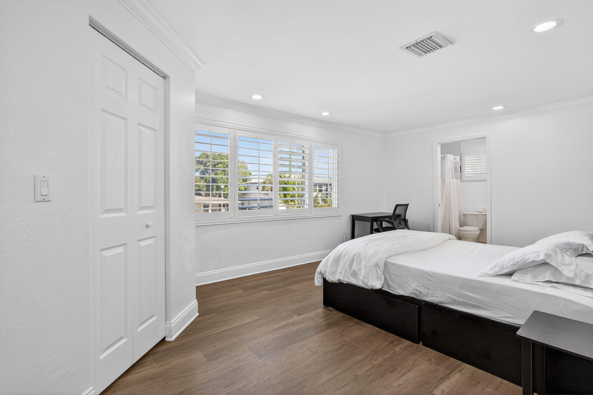 736 NE 34th Court, Oakland Park