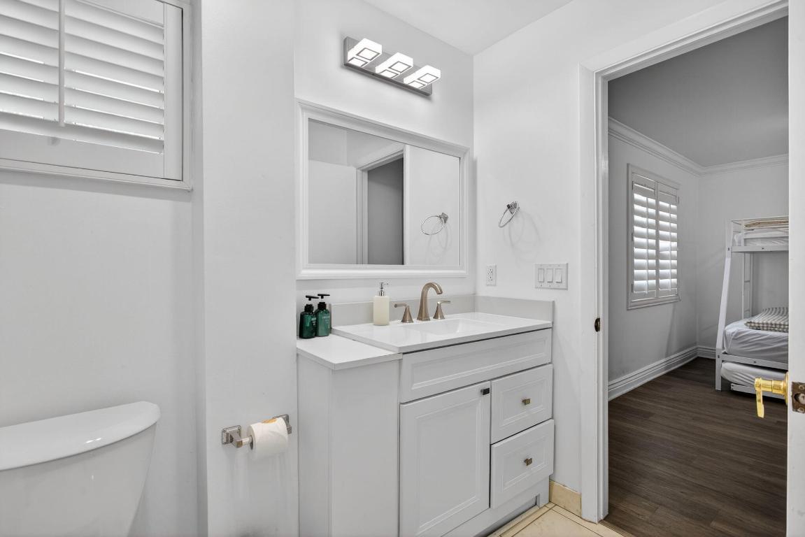 736 NE 34th Court, Oakland Park