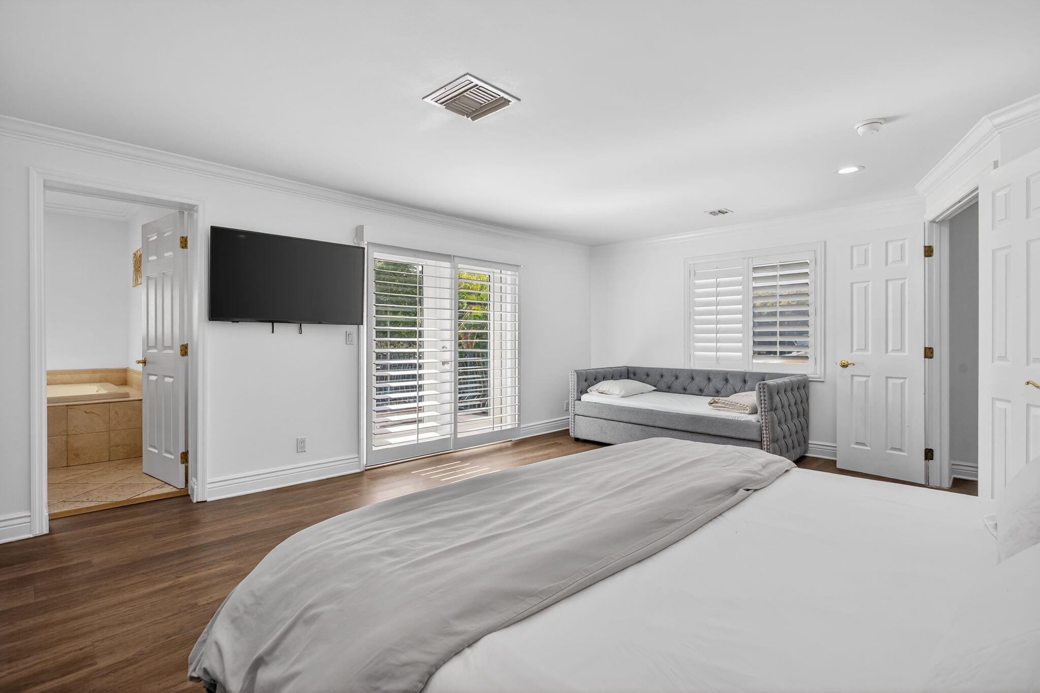 736 NE 34th Court, Oakland Park