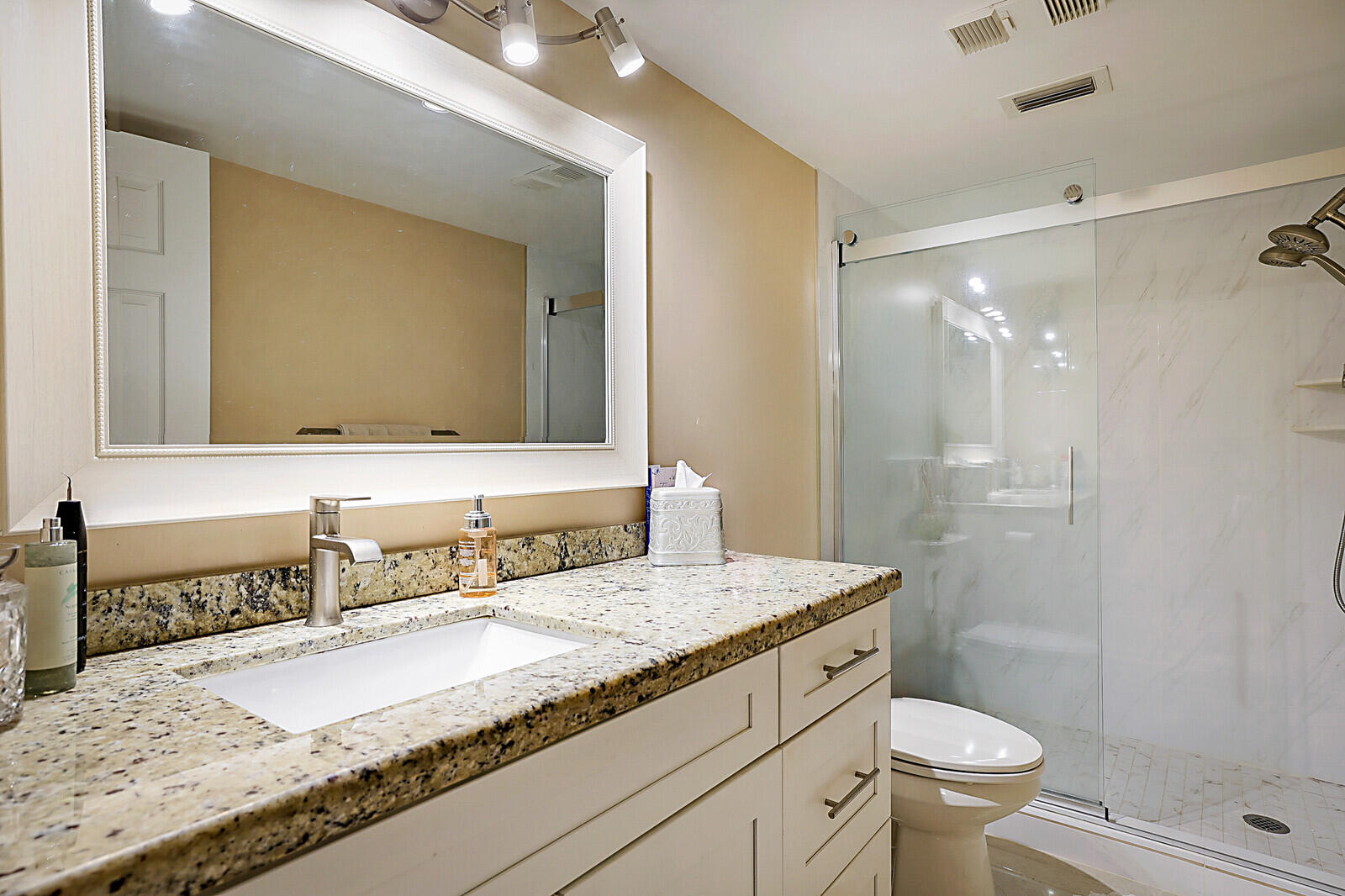 7286 Huntington Lane 204