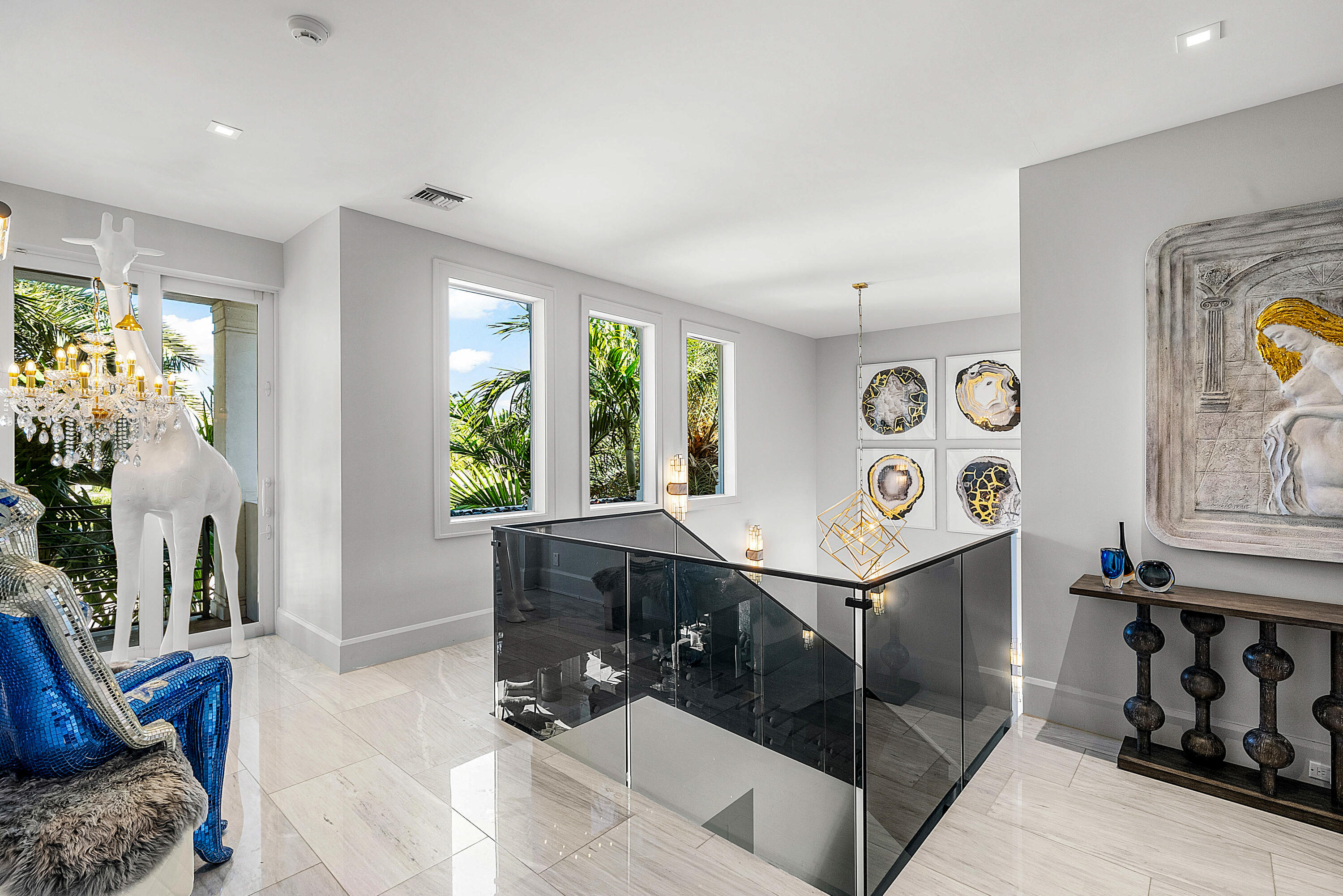 896 NE Mulberry Drive